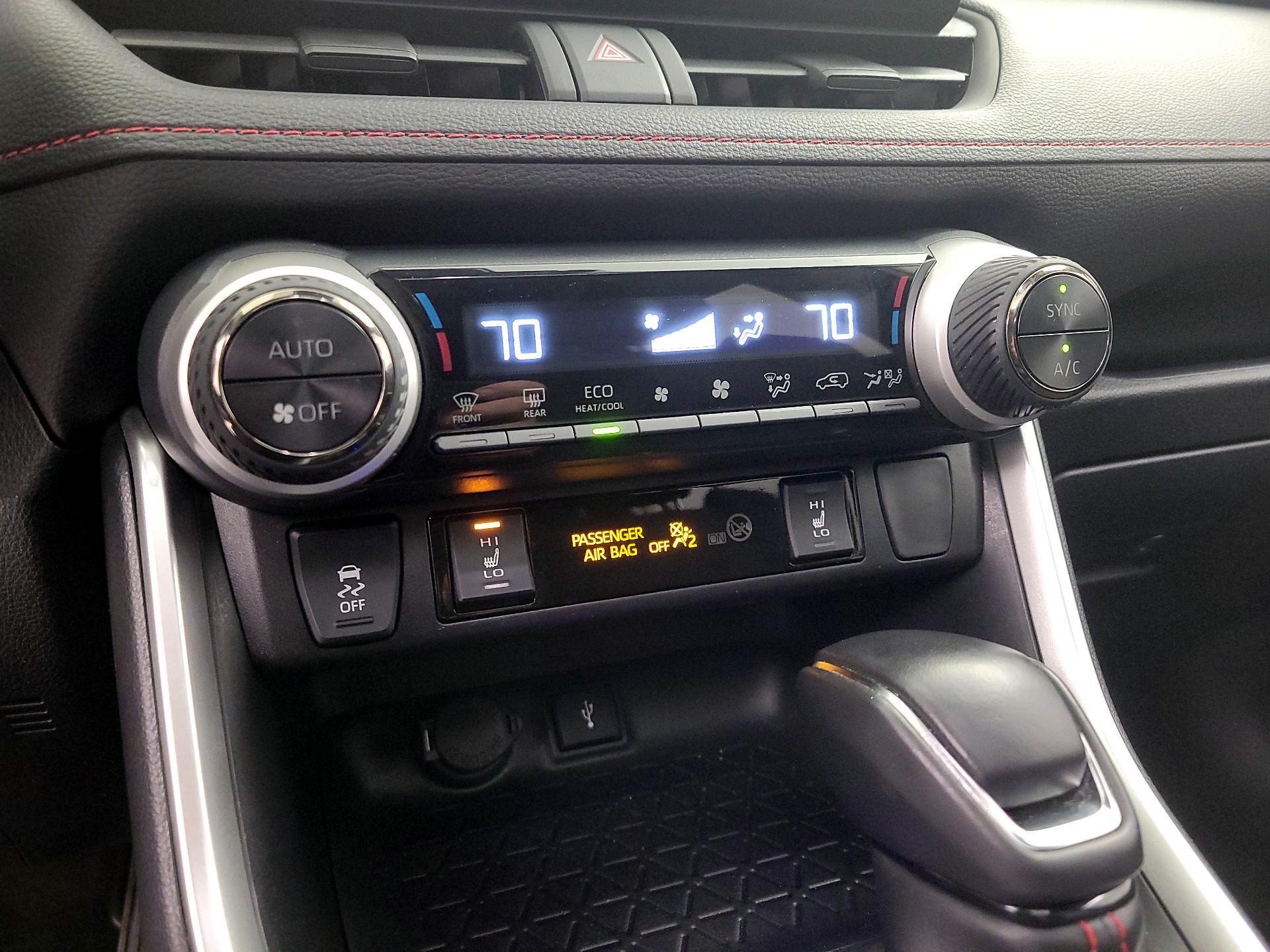 Thumbnail: 2022 Toyota RAV4 - 17