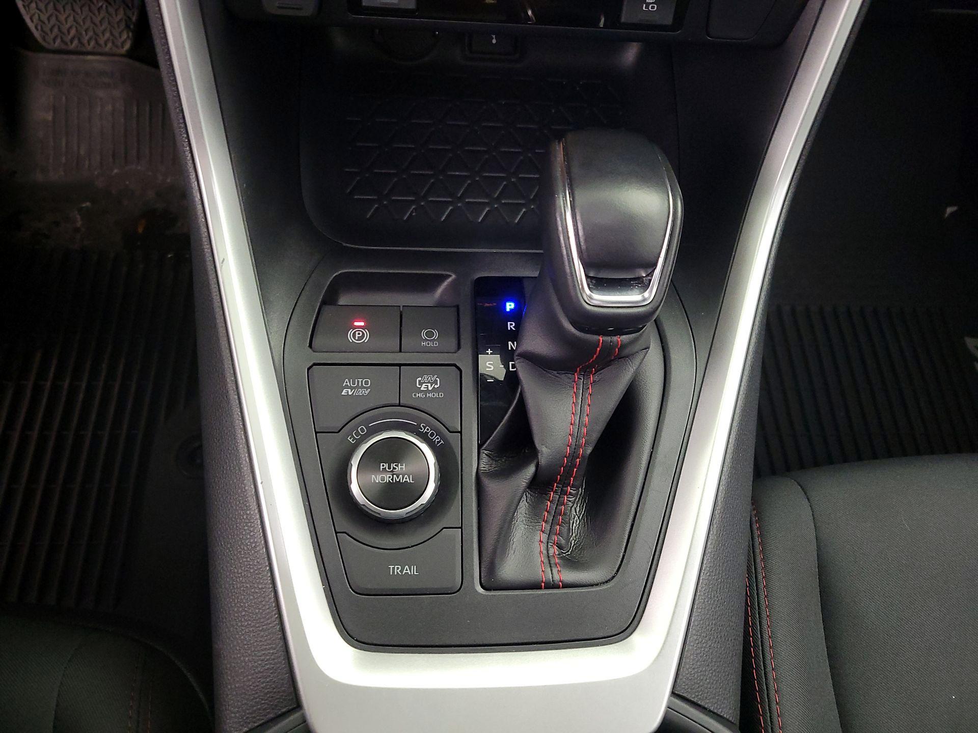 Thumbnail: 2022 Toyota RAV4 - 18