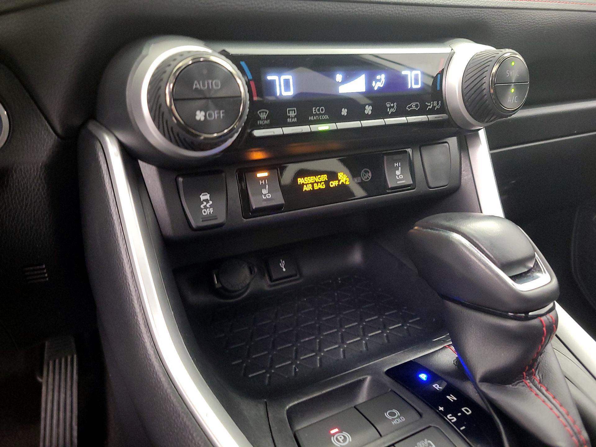 Thumbnail: 2022 Toyota RAV4 - 19