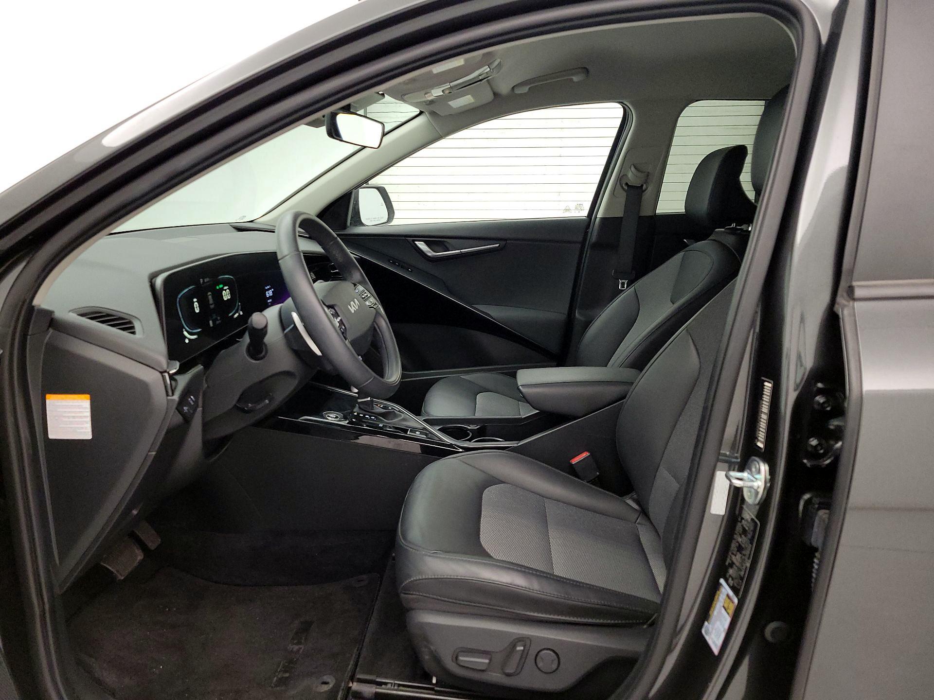 Thumbnail: 2023 Kia Niro - 11