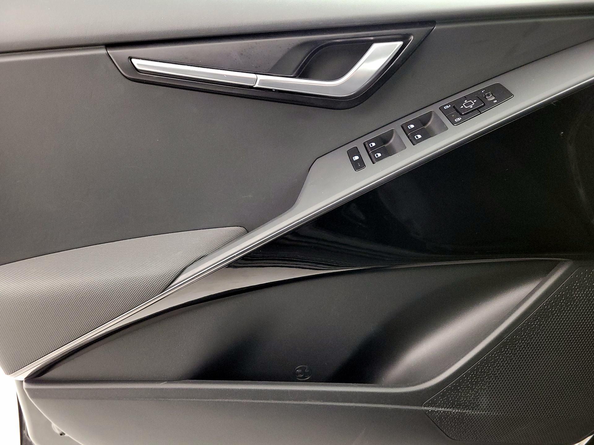 Thumbnail: 2023 Kia Niro - 12