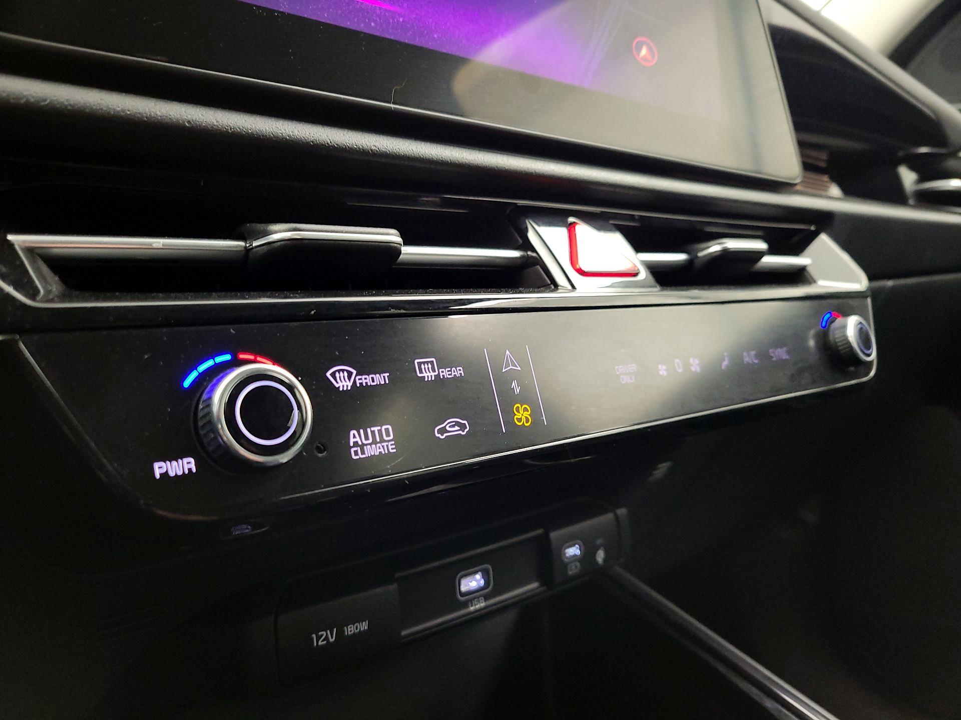 Thumbnail: 2023 Kia Niro - 17