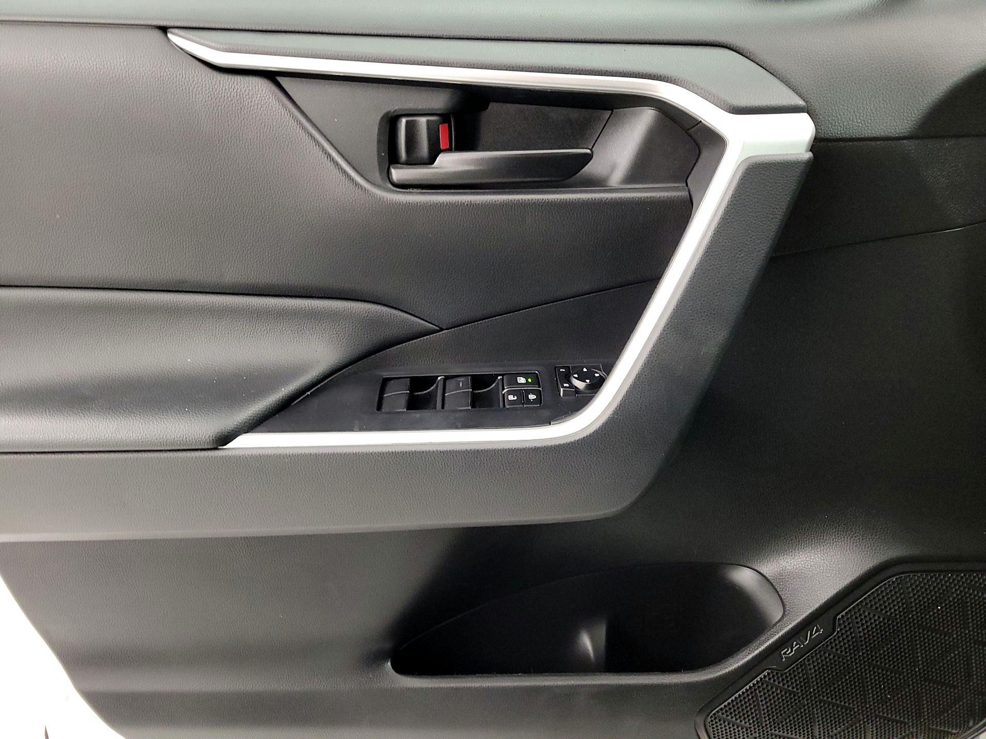 Thumbnail: 2022 Toyota RAV4 - 12