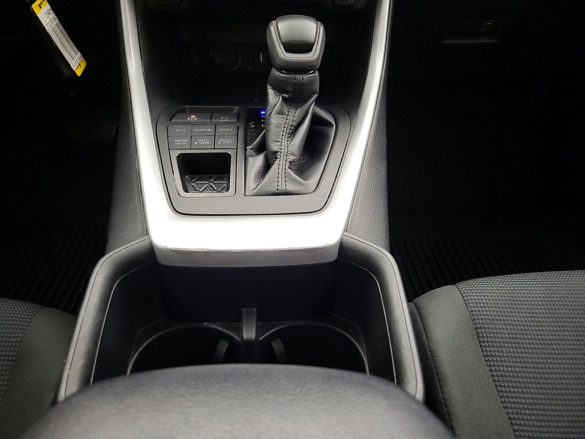 Thumbnail: 2022 Toyota RAV4 - 17