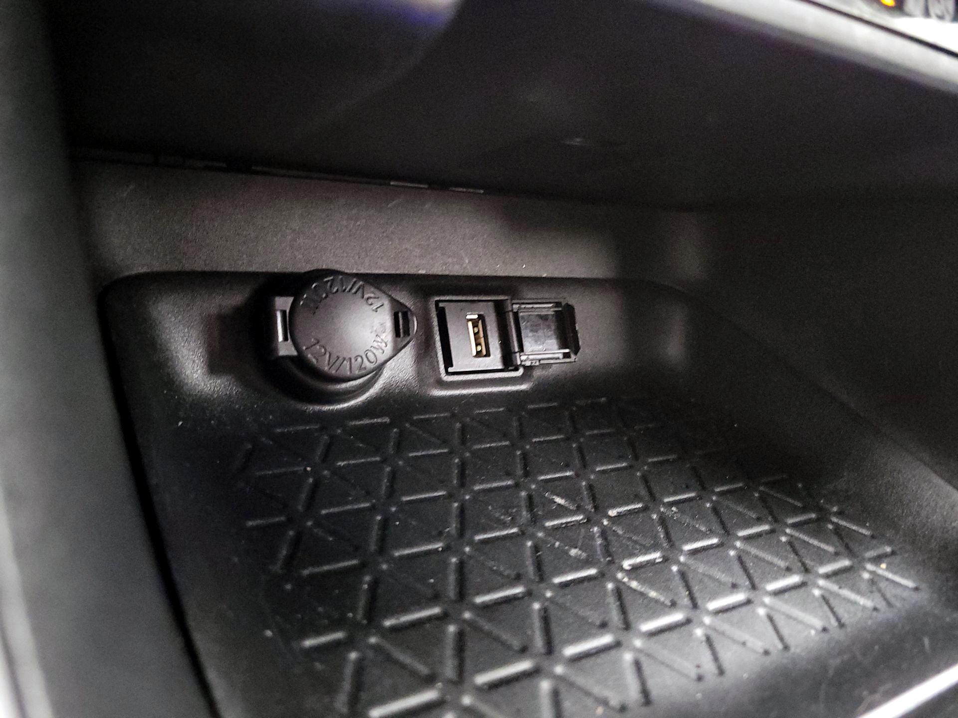 Thumbnail: 2022 Toyota RAV4 - 18