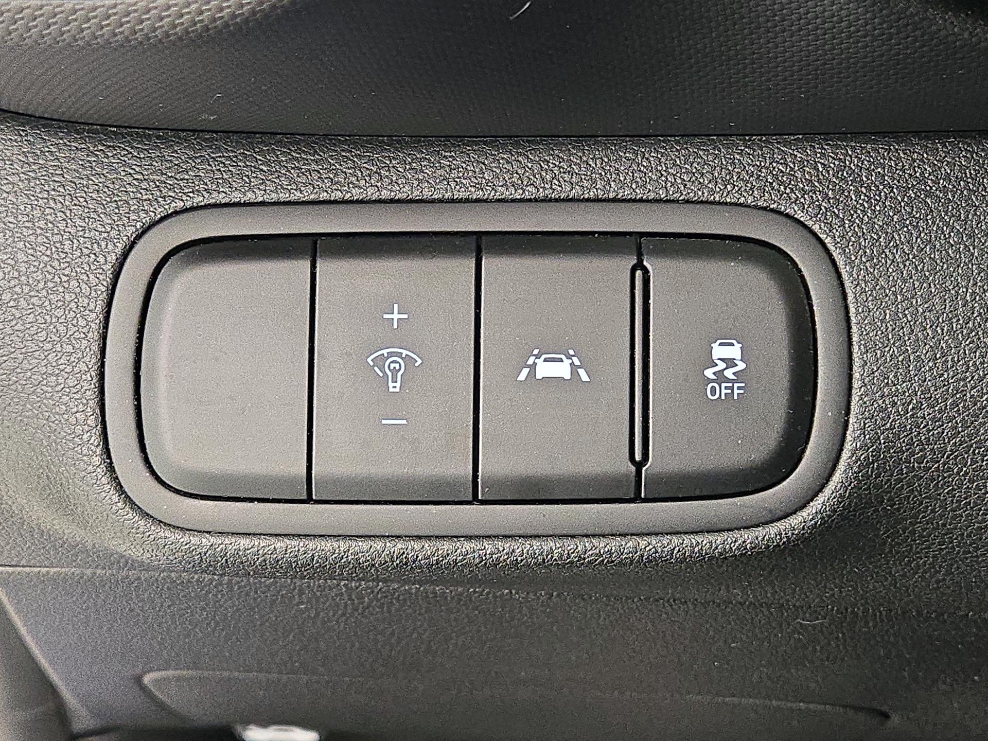 Thumbnail: 2022 Hyundai Venue - 13