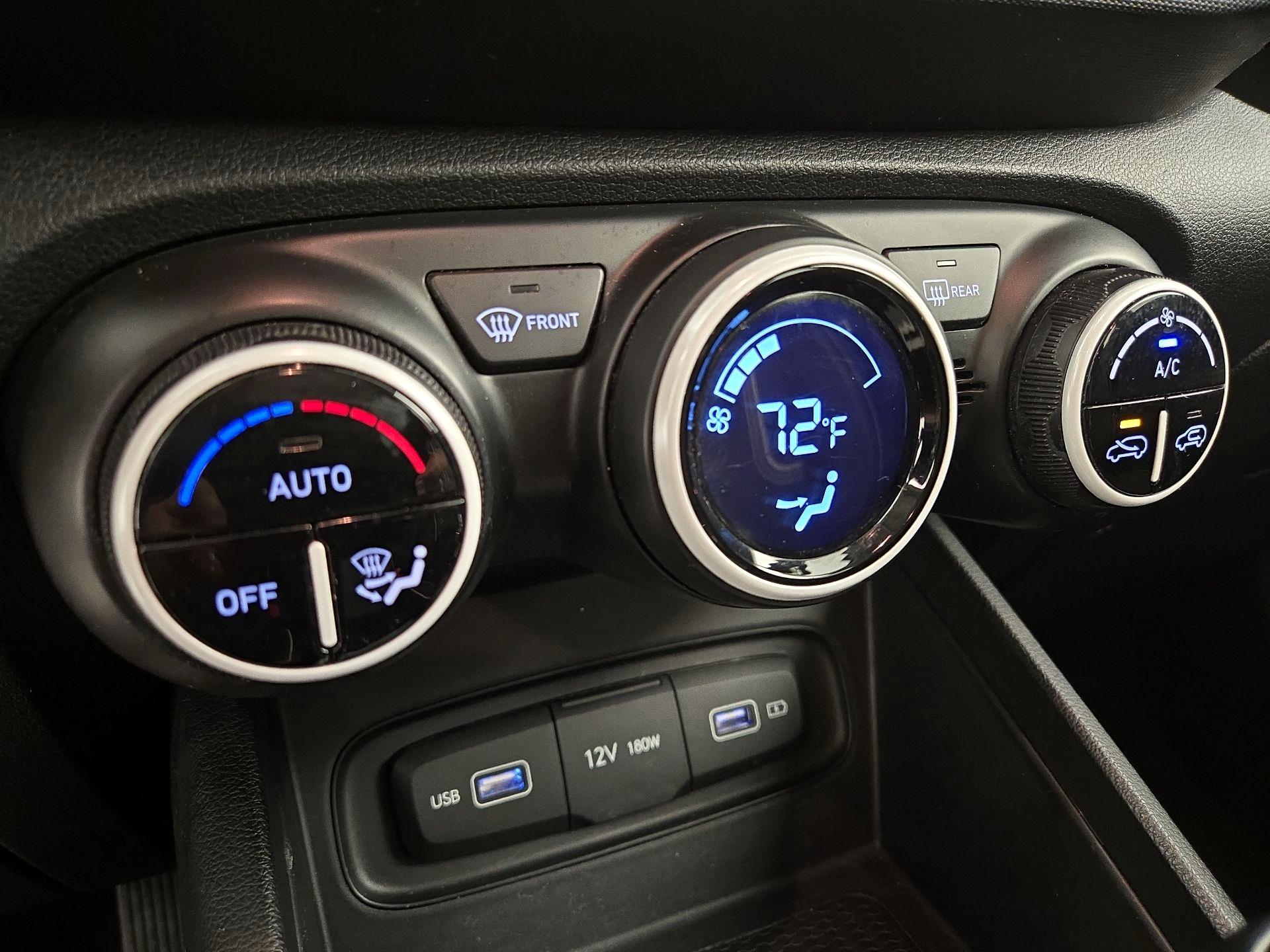 Thumbnail: 2022 Hyundai Venue - 17