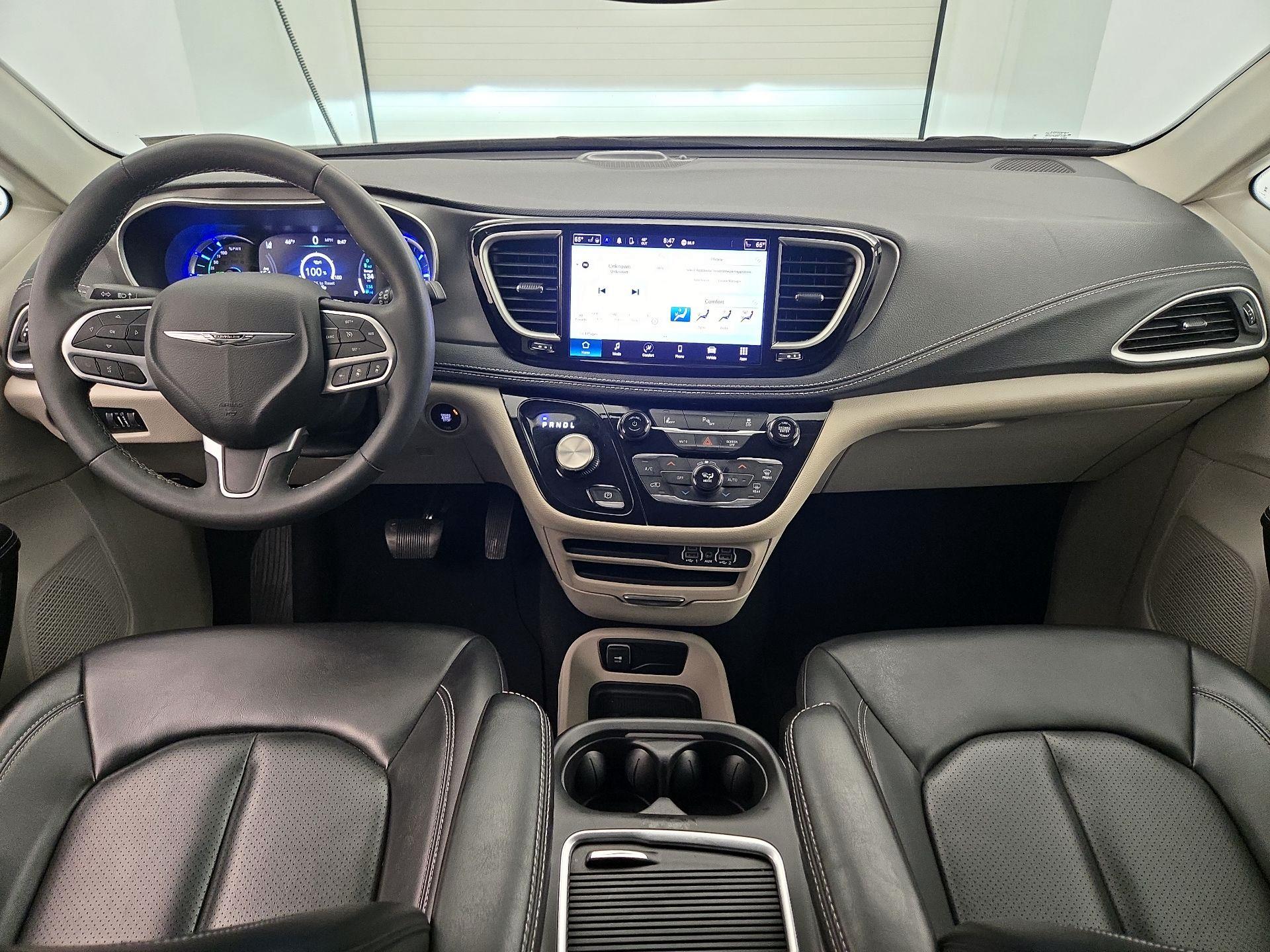 Thumbnail: 2023 Chrysler Pacifica - 9