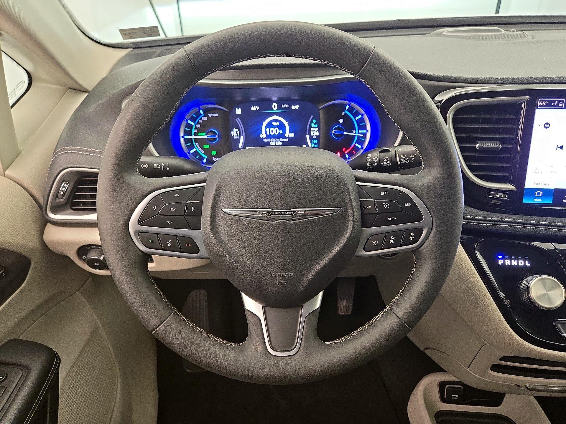 Thumbnail: 2023 Chrysler Pacifica - 10