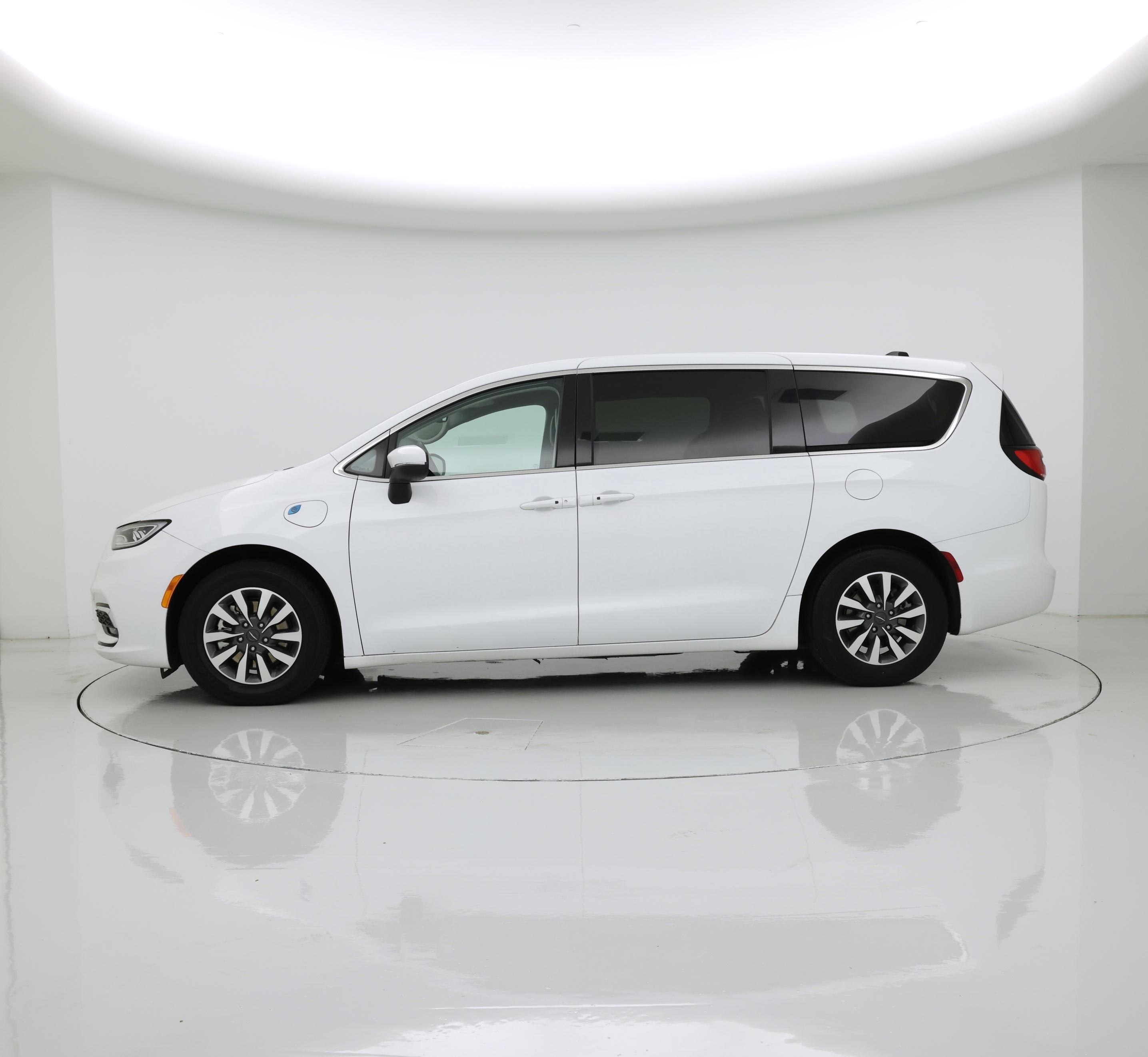 Thumbnail: 2023 Chrysler Pacifica - 3