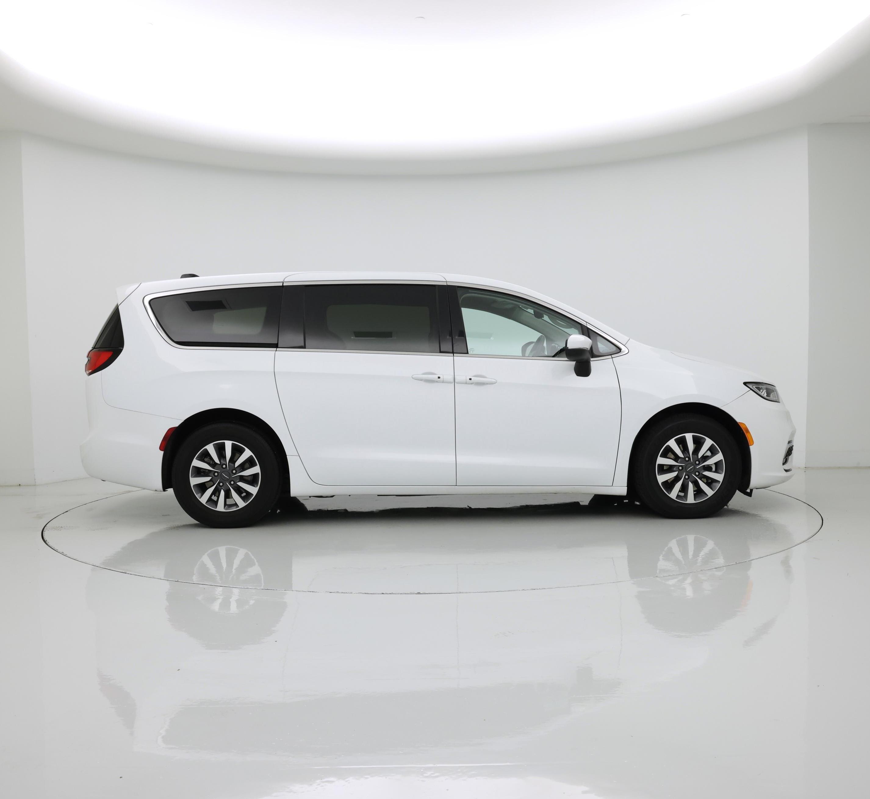 Thumbnail: 2023 Chrysler Pacifica - 7