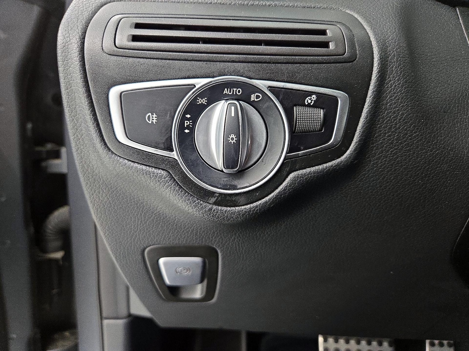 2021 Mercedes-Benz GLC GLC300 - Photo 14