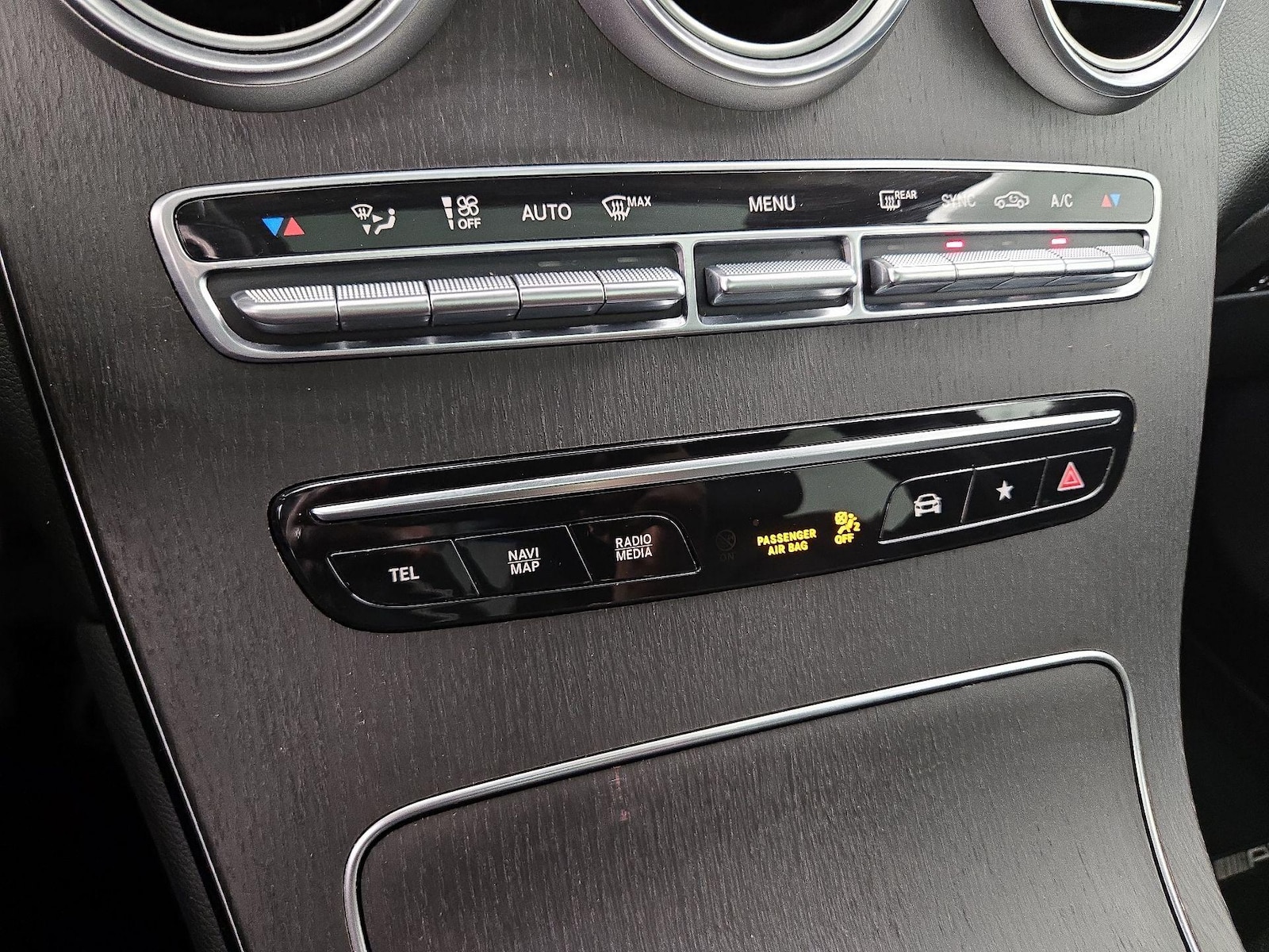 2021 Mercedes-Benz GLC GLC300 - Photo 17