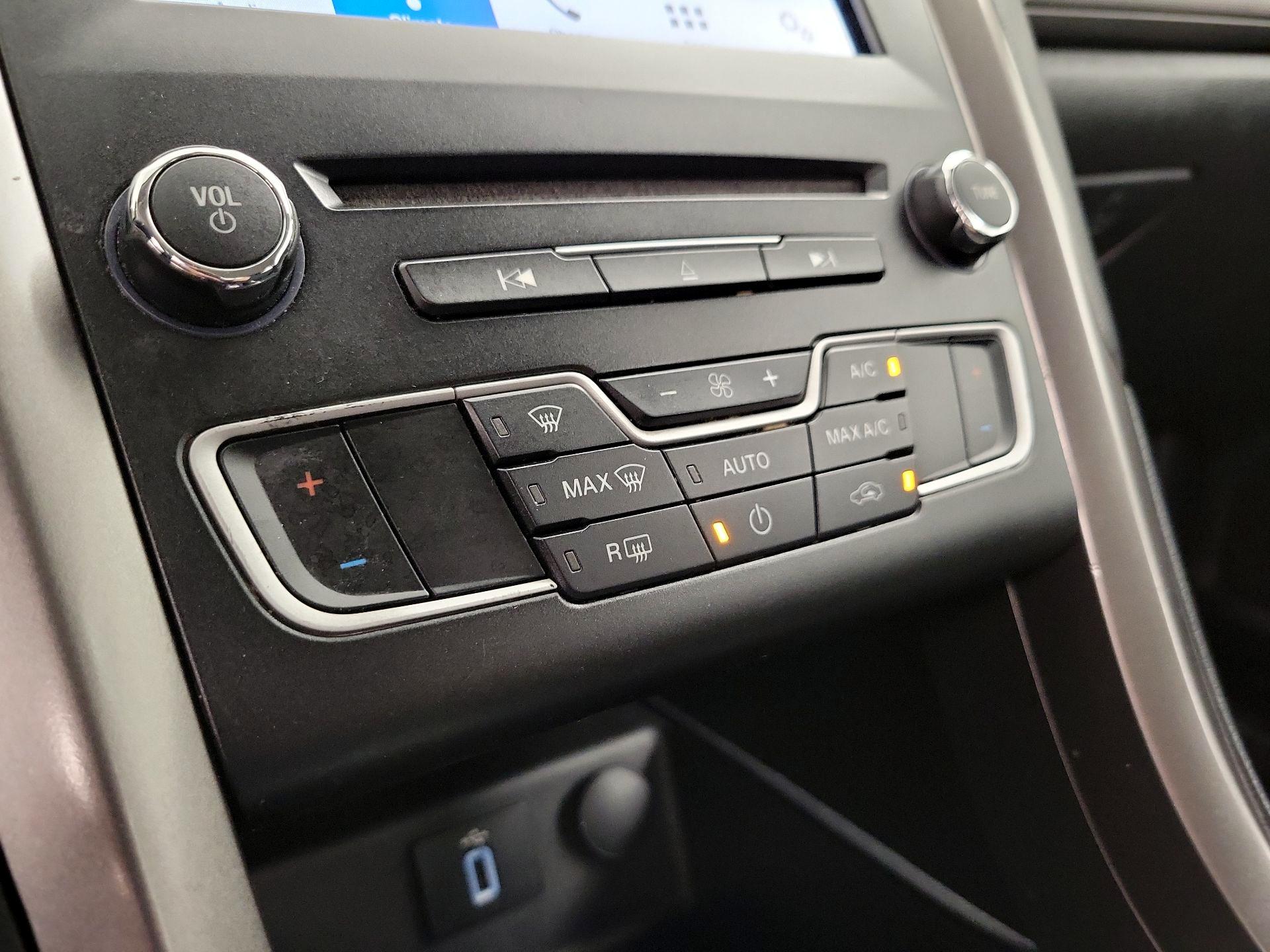 Thumbnail: 2017 Ford Fusion - 16