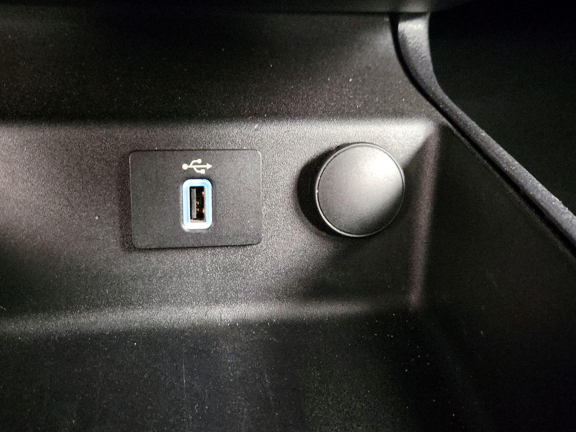 Thumbnail: 2017 Ford Fusion - 18