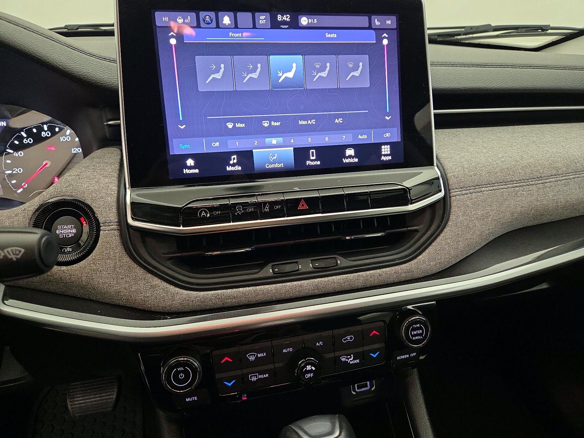 Thumbnail: 2022 Jeep Compass - 16