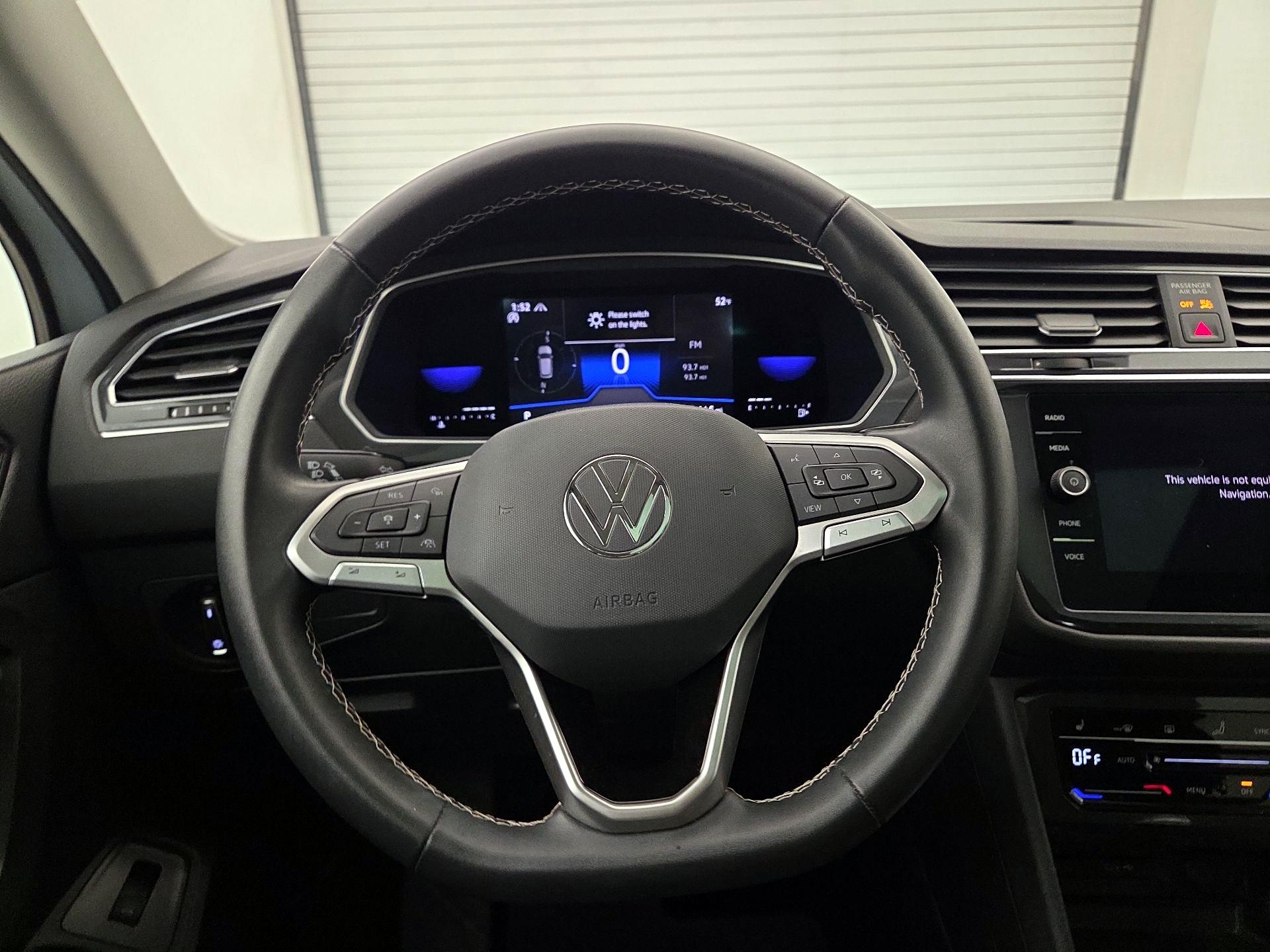 Thumbnail: 2022 Volkswagen Tiguan - 10