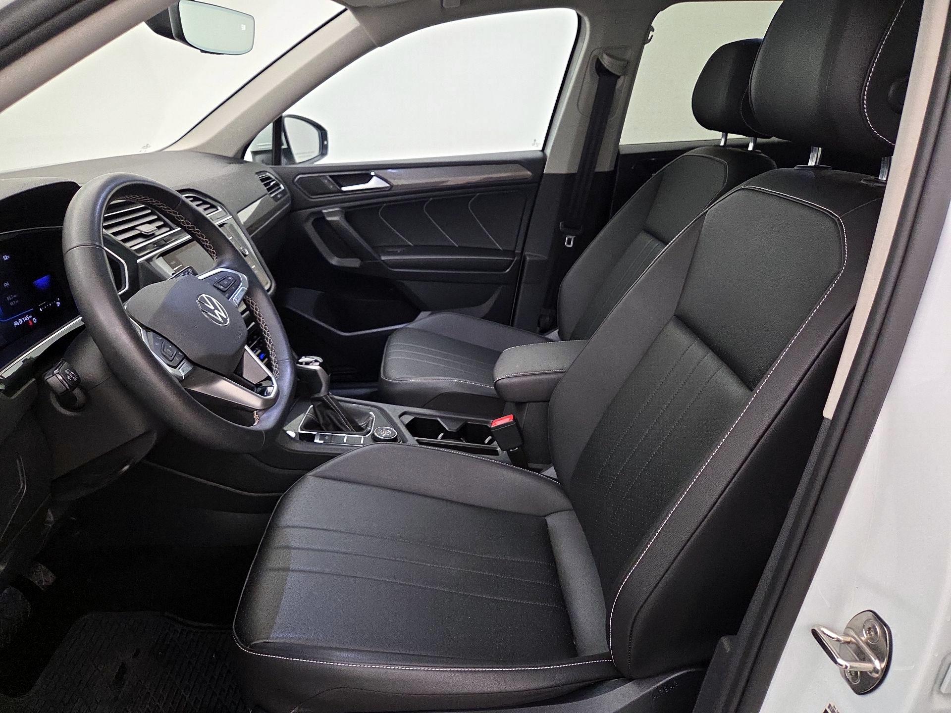 Thumbnail: 2022 Volkswagen Tiguan - 11