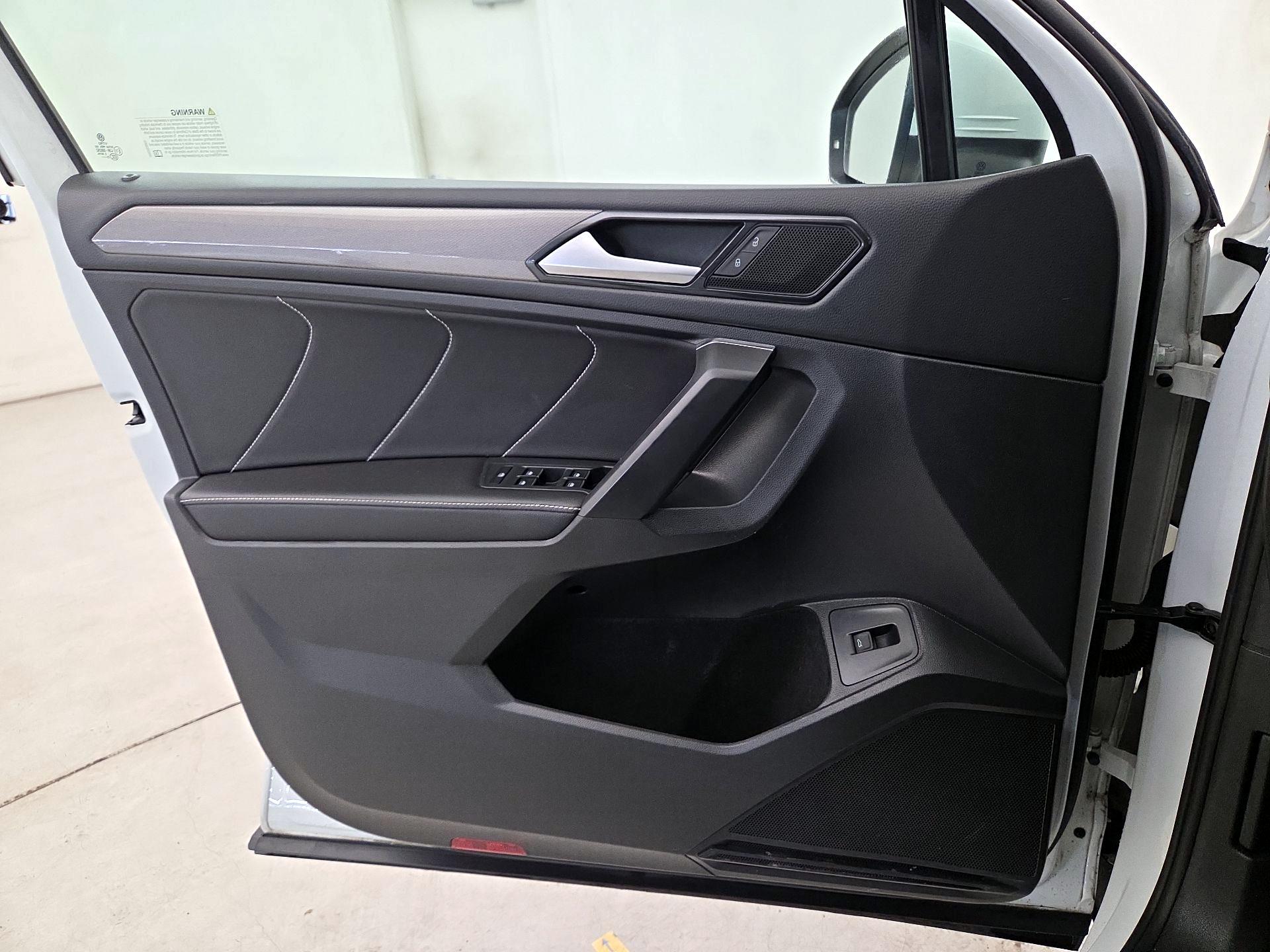 Thumbnail: 2022 Volkswagen Tiguan - 12