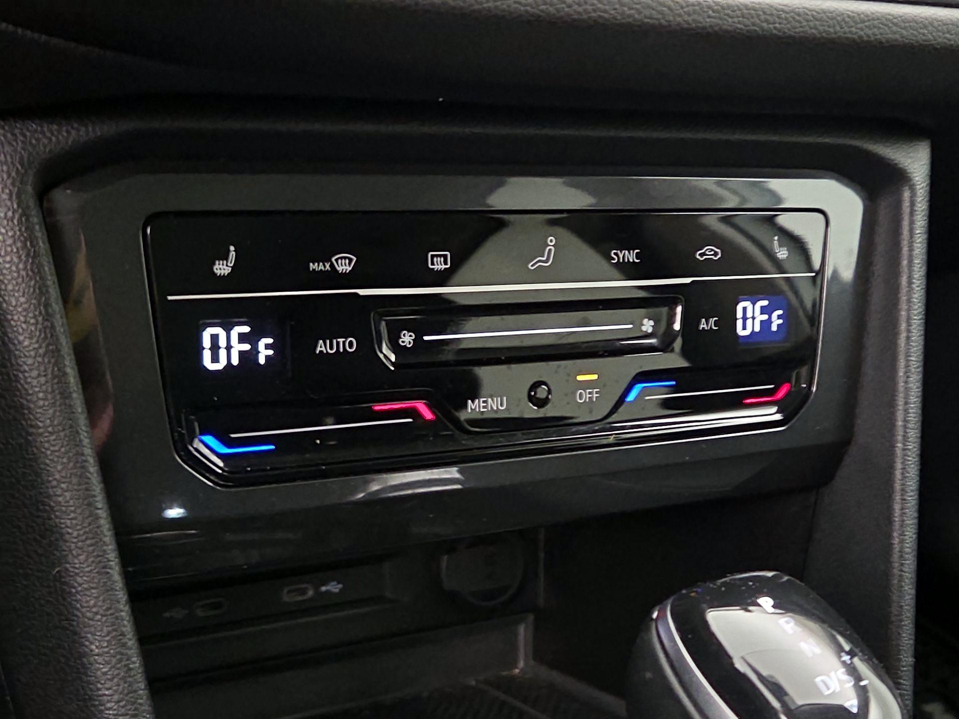 Thumbnail: 2022 Volkswagen Tiguan - 16