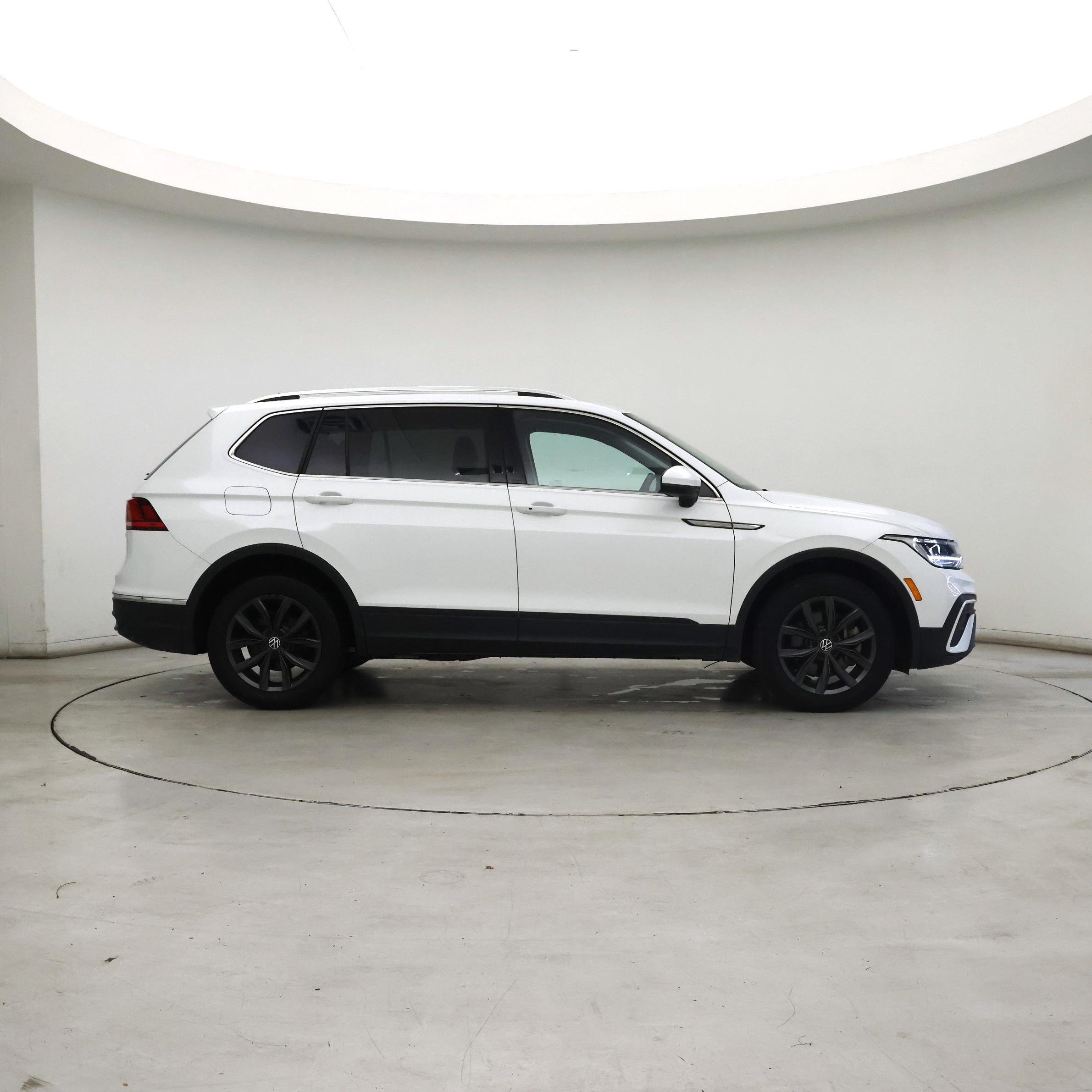 Thumbnail: 2022 Volkswagen Tiguan - 7