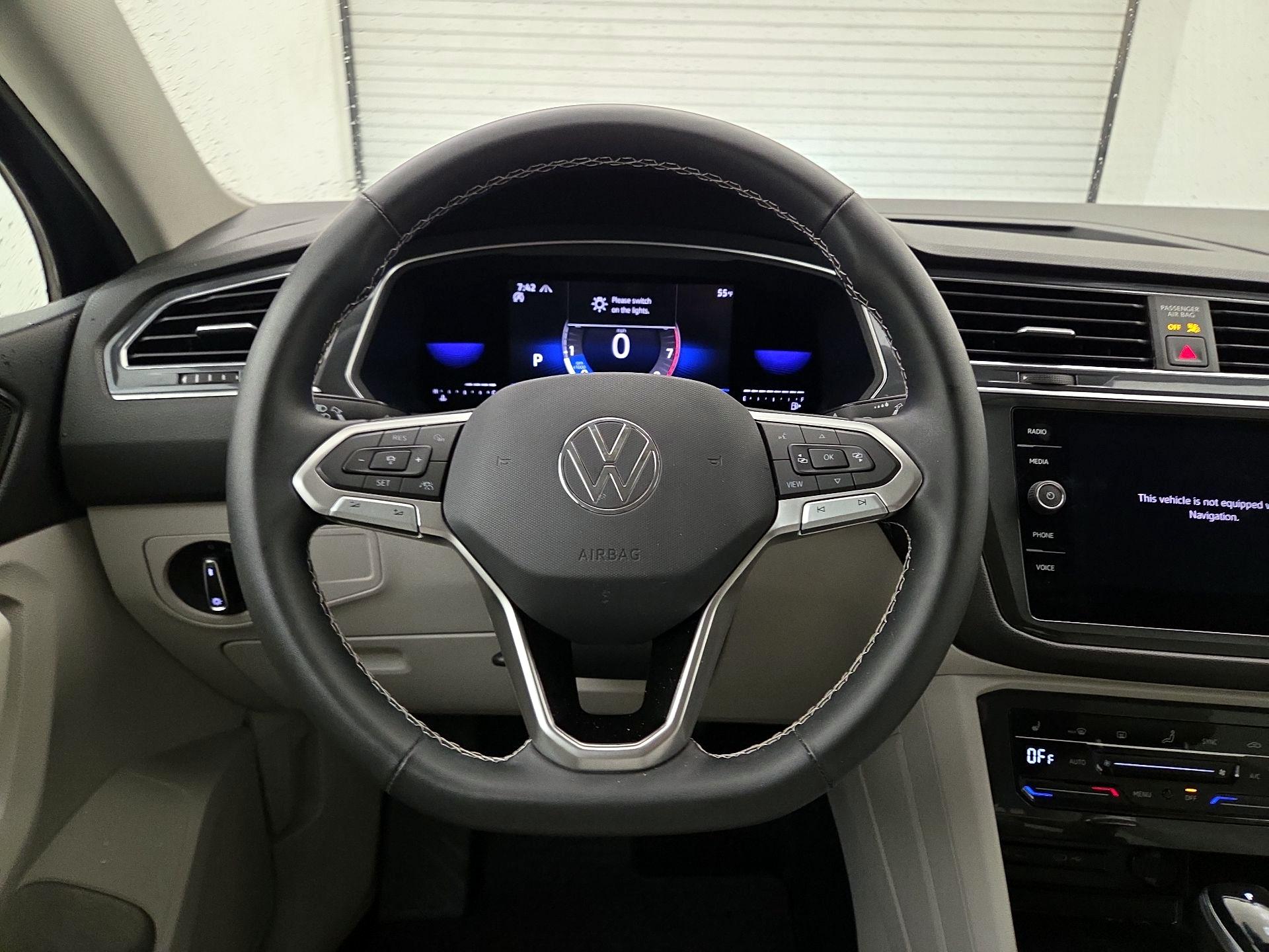 Thumbnail: 2022 Volkswagen Tiguan - 10