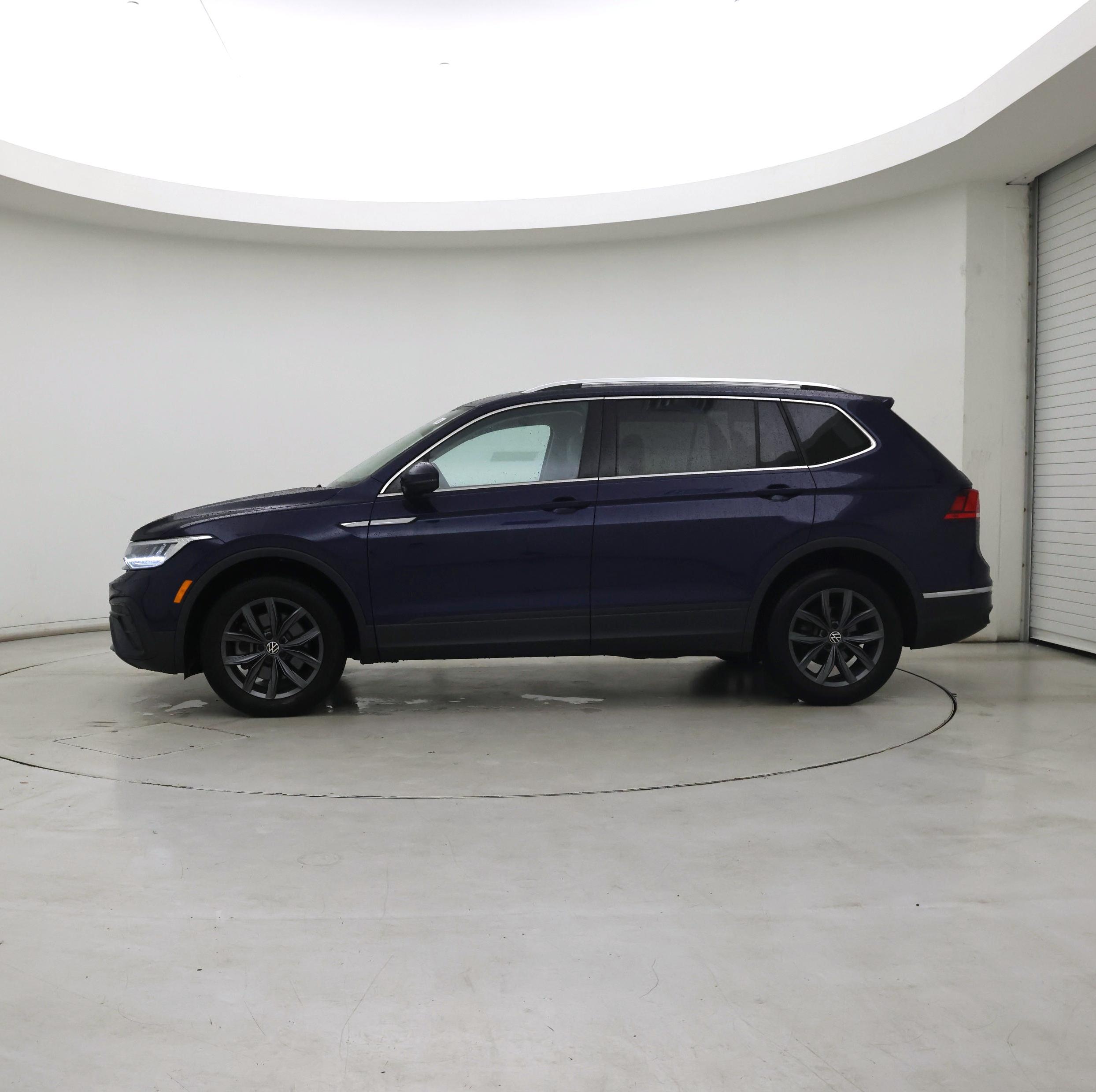 Thumbnail: 2022 Volkswagen Tiguan - 3
