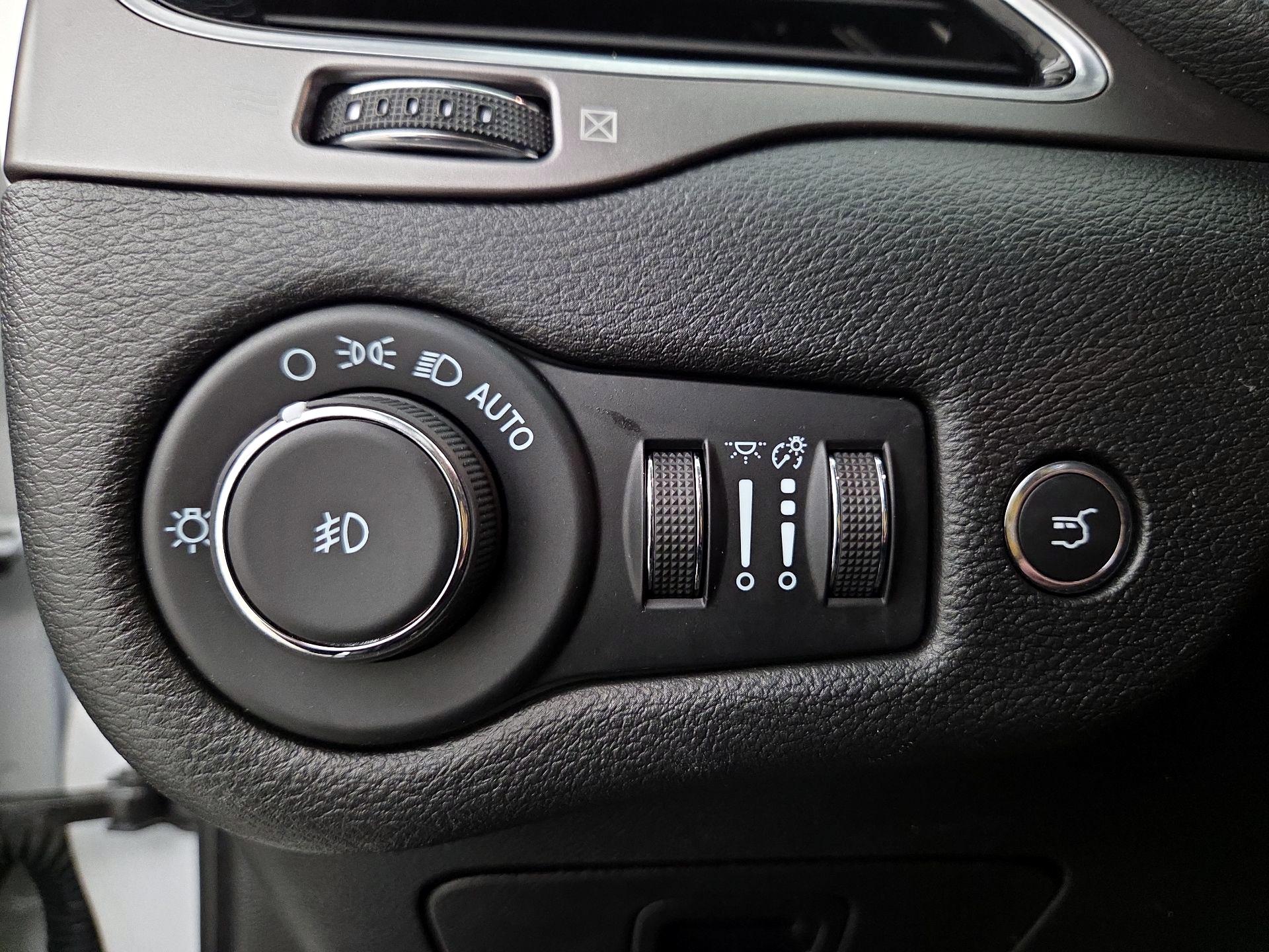 Thumbnail: 2022 Jeep Cherokee - 13