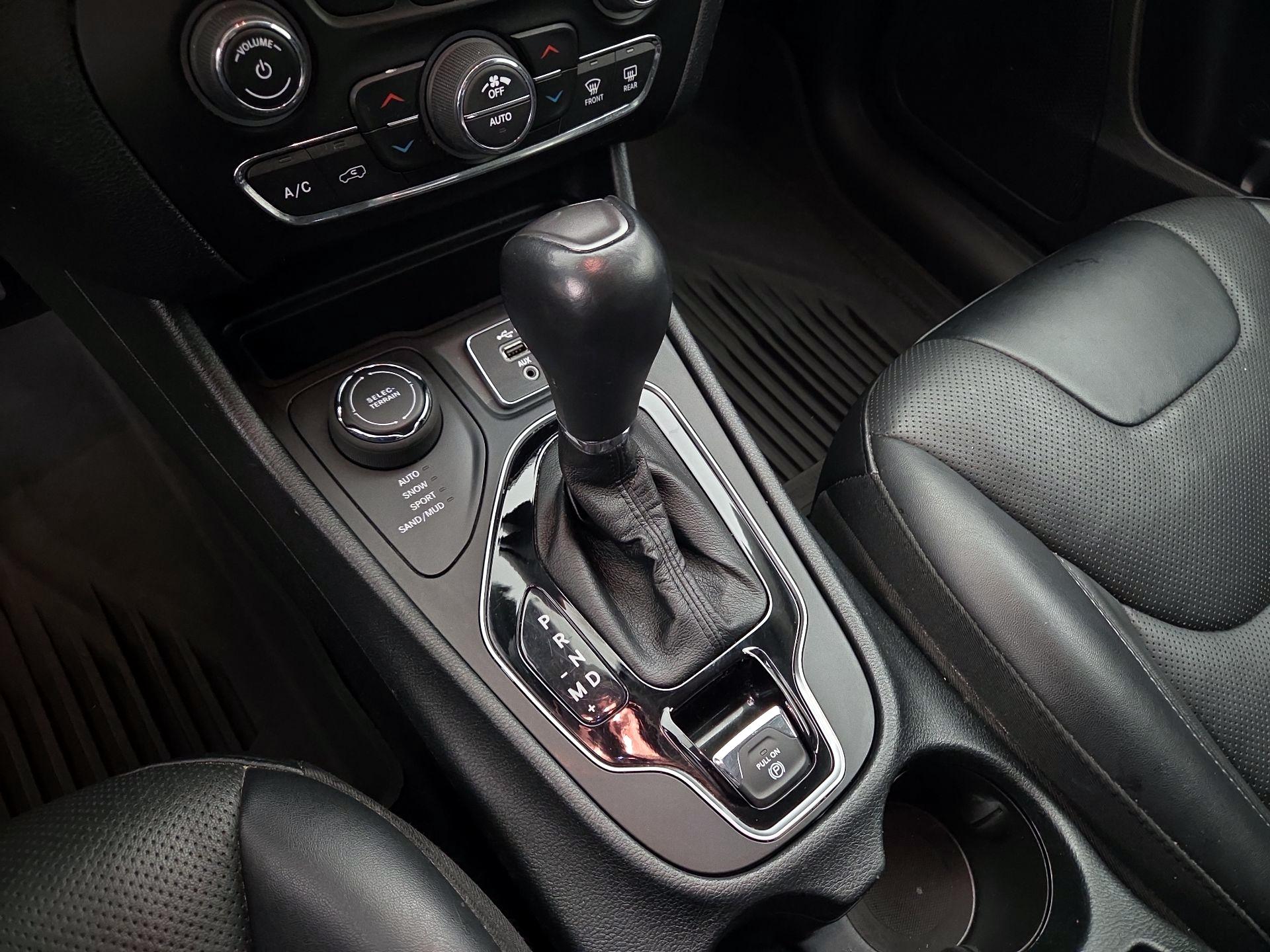 Thumbnail: 2022 Jeep Cherokee - 17