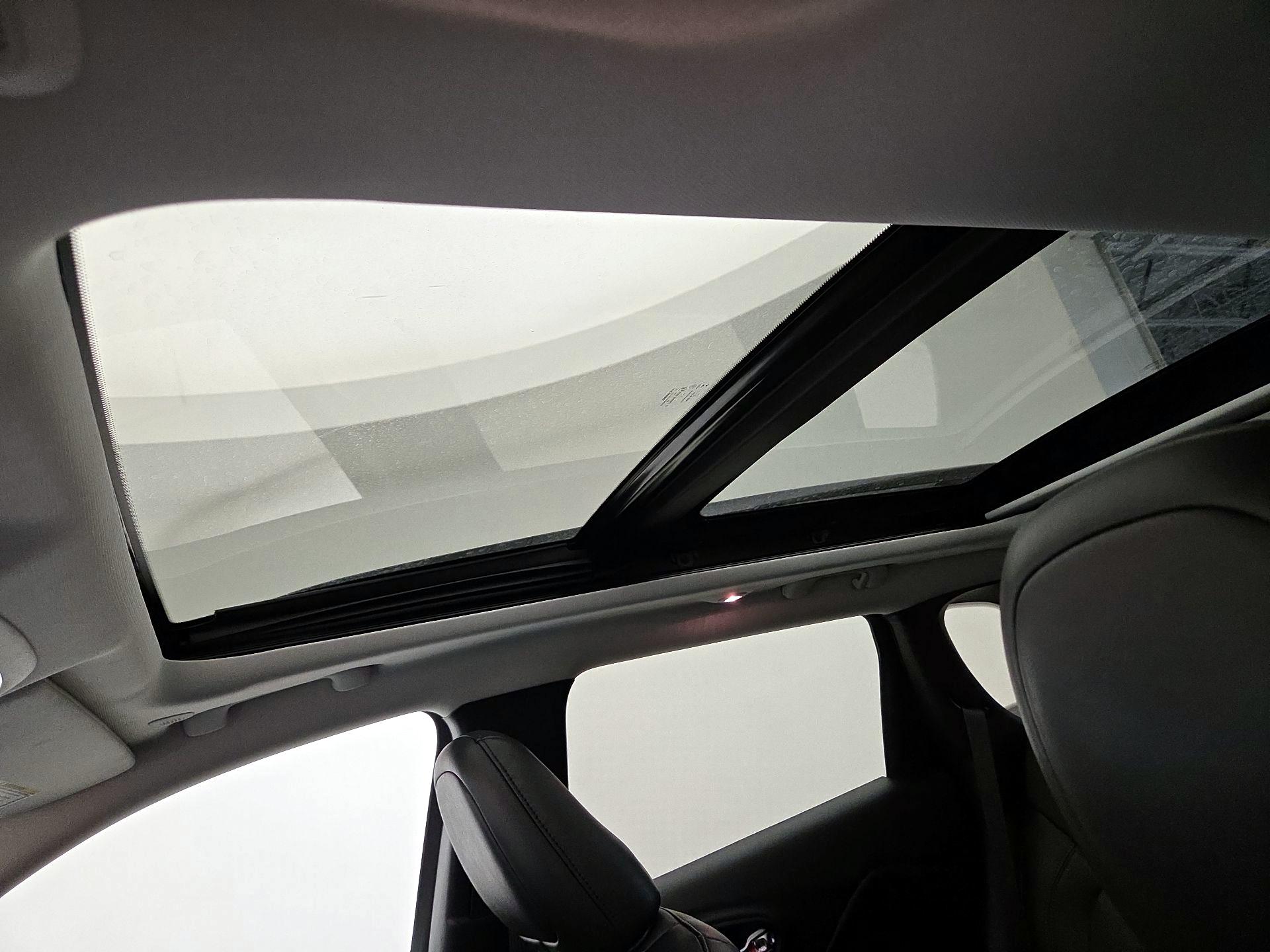 Thumbnail: 2022 Jeep Cherokee - 19