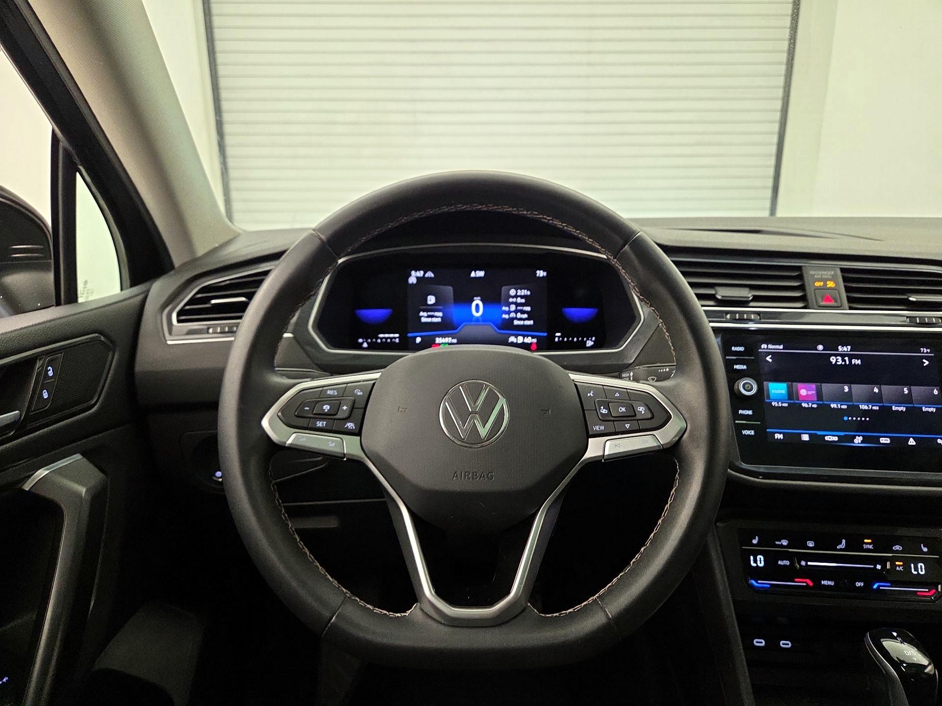 Thumbnail: 2022 Volkswagen Tiguan - 10