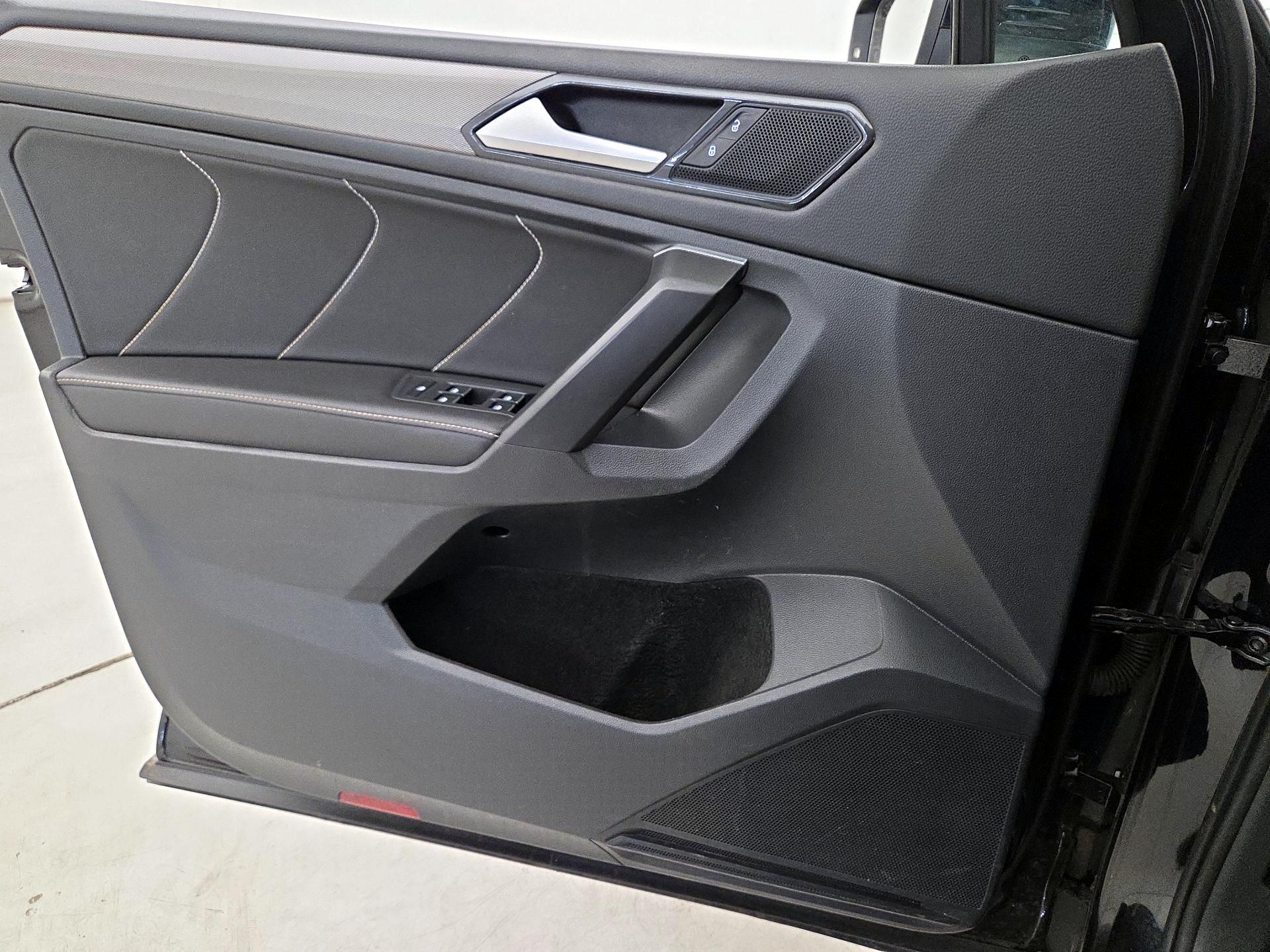 Thumbnail: 2022 Volkswagen Tiguan - 12