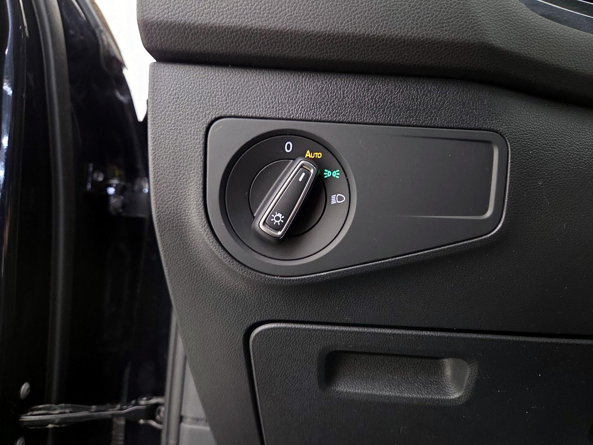 Thumbnail: 2022 Volkswagen Tiguan - 13