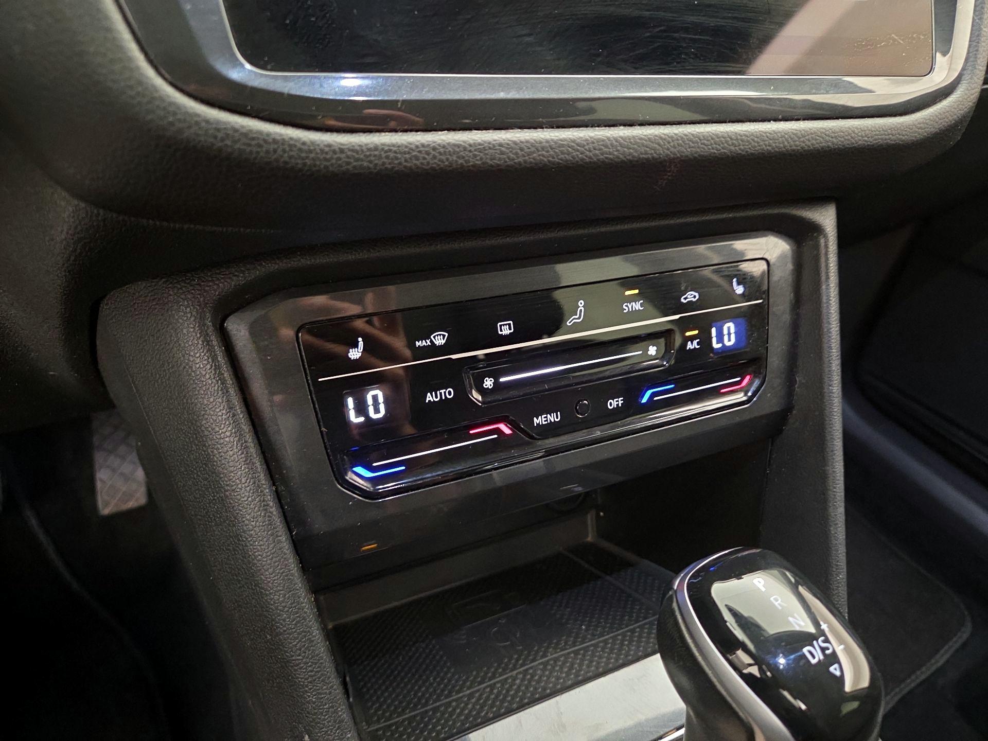 Thumbnail: 2022 Volkswagen Tiguan - 16