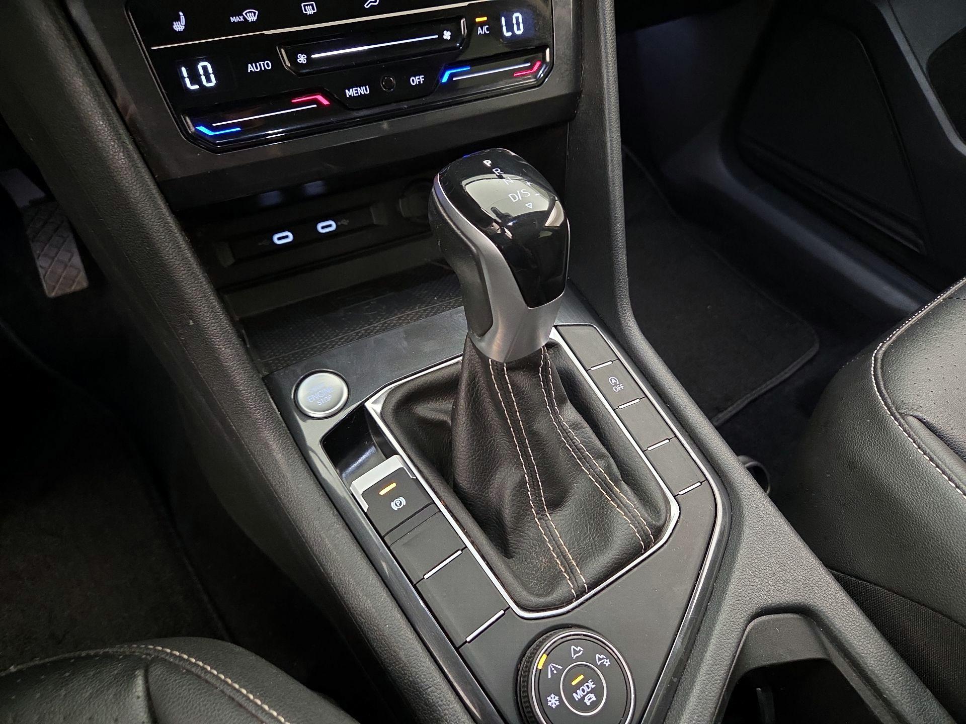 Thumbnail: 2022 Volkswagen Tiguan - 17