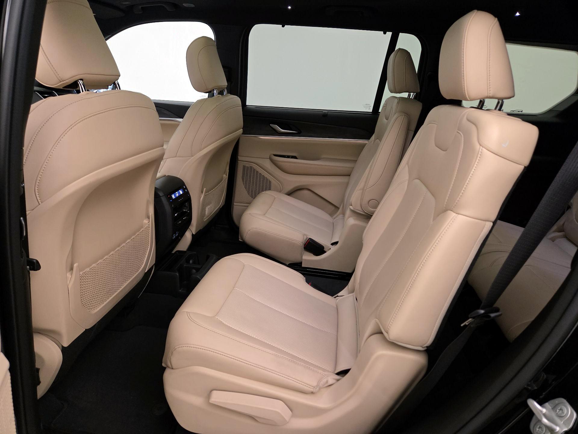 Thumbnail: 2023 Jeep Grand Cherokee L - 20