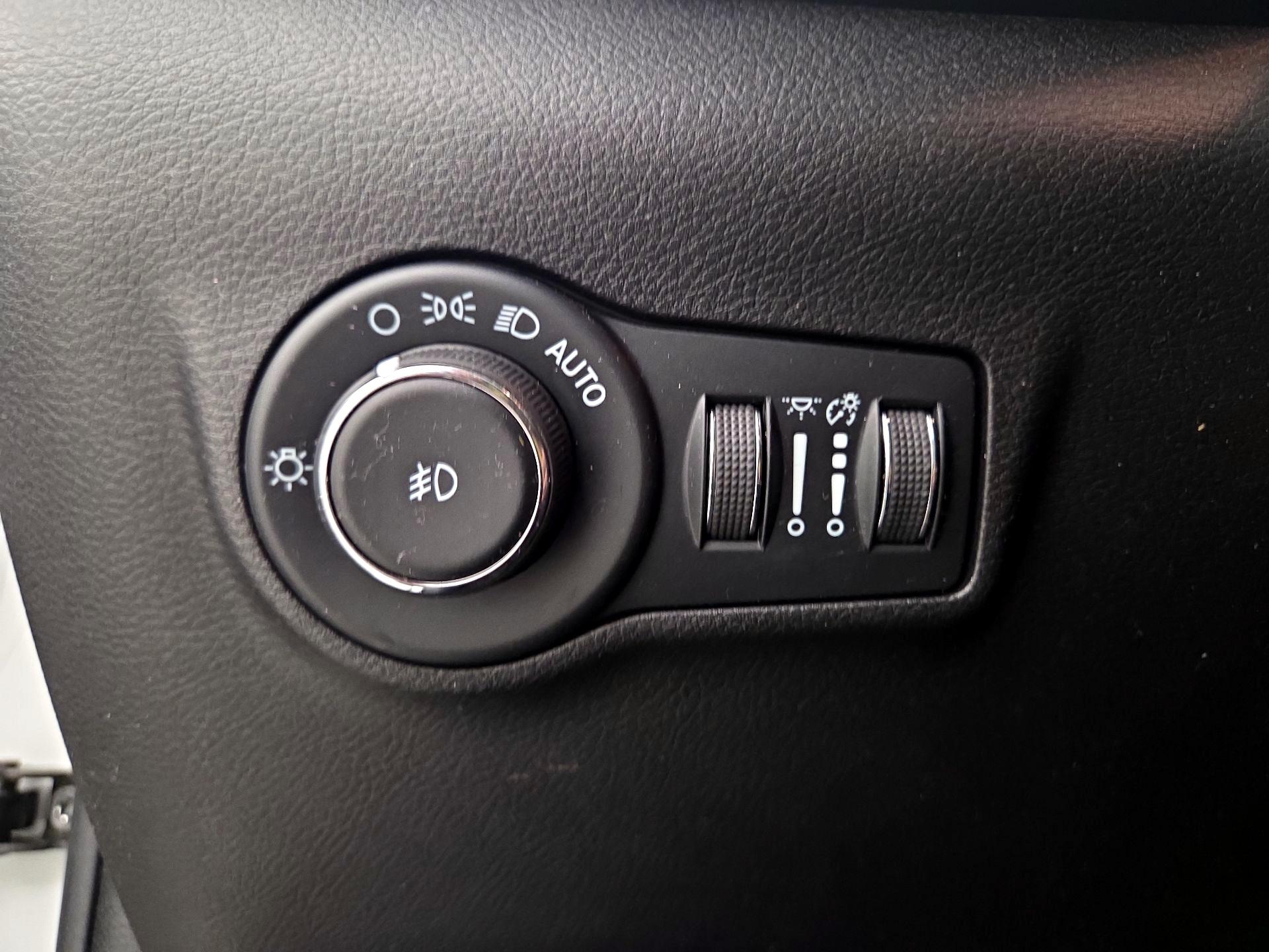 Thumbnail: 2022 Jeep Compass - 13