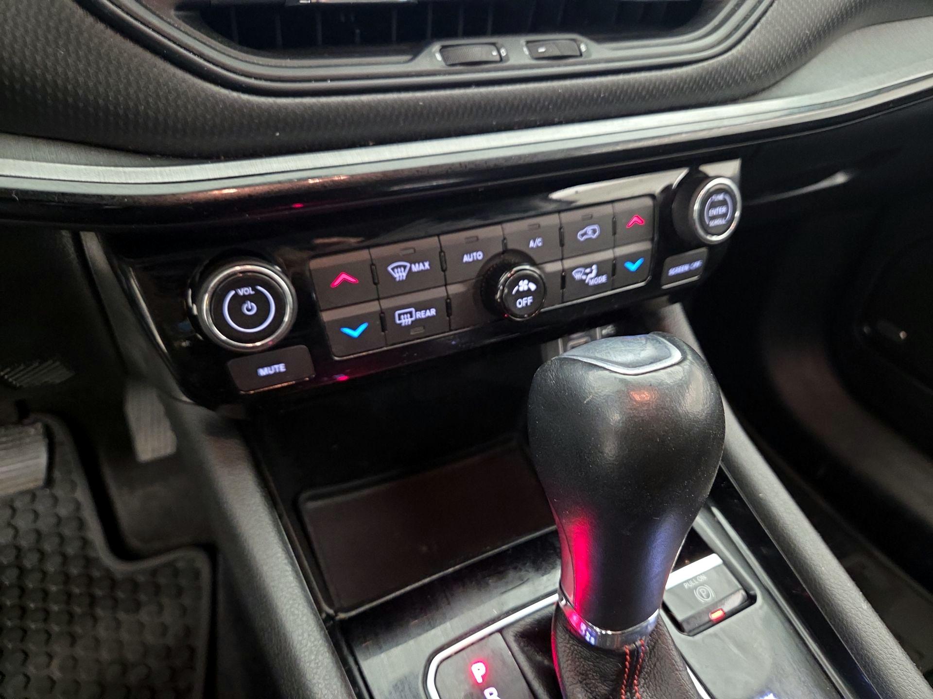 Thumbnail: 2022 Jeep Compass - 16