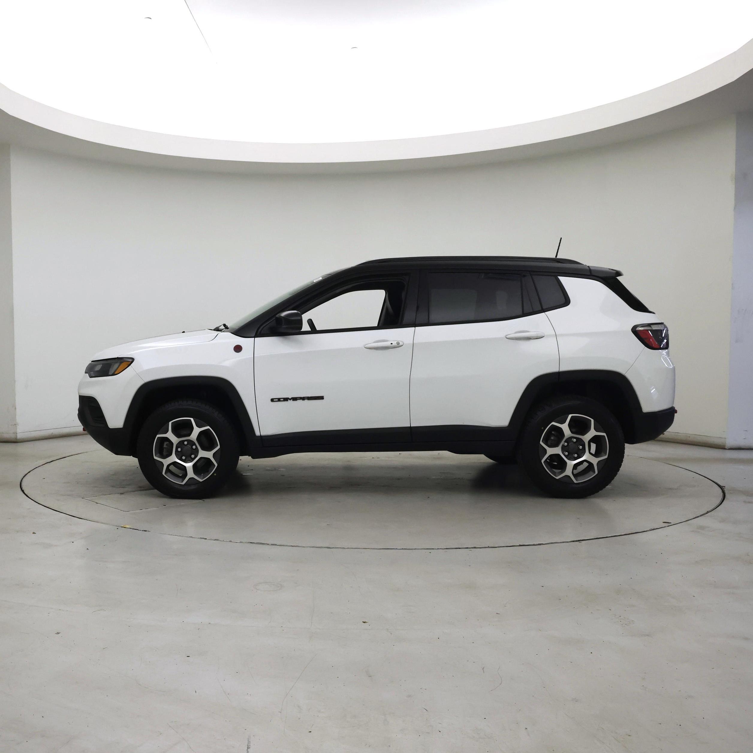 Thumbnail: 2022 Jeep Compass - 3