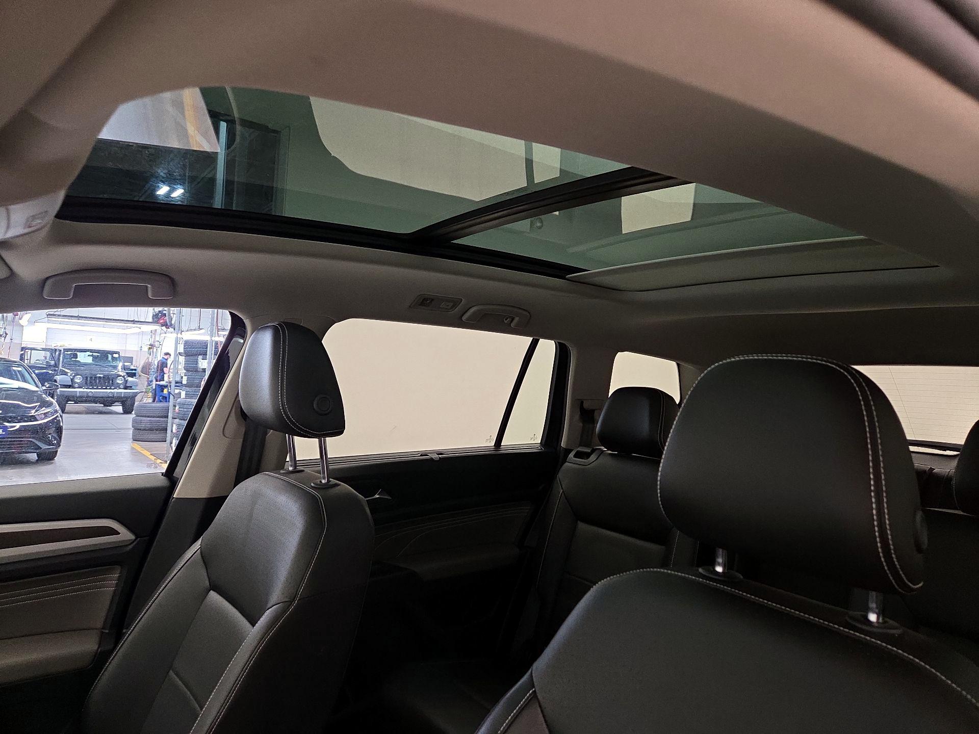 Thumbnail: 2023 Volkswagen Atlas - 19