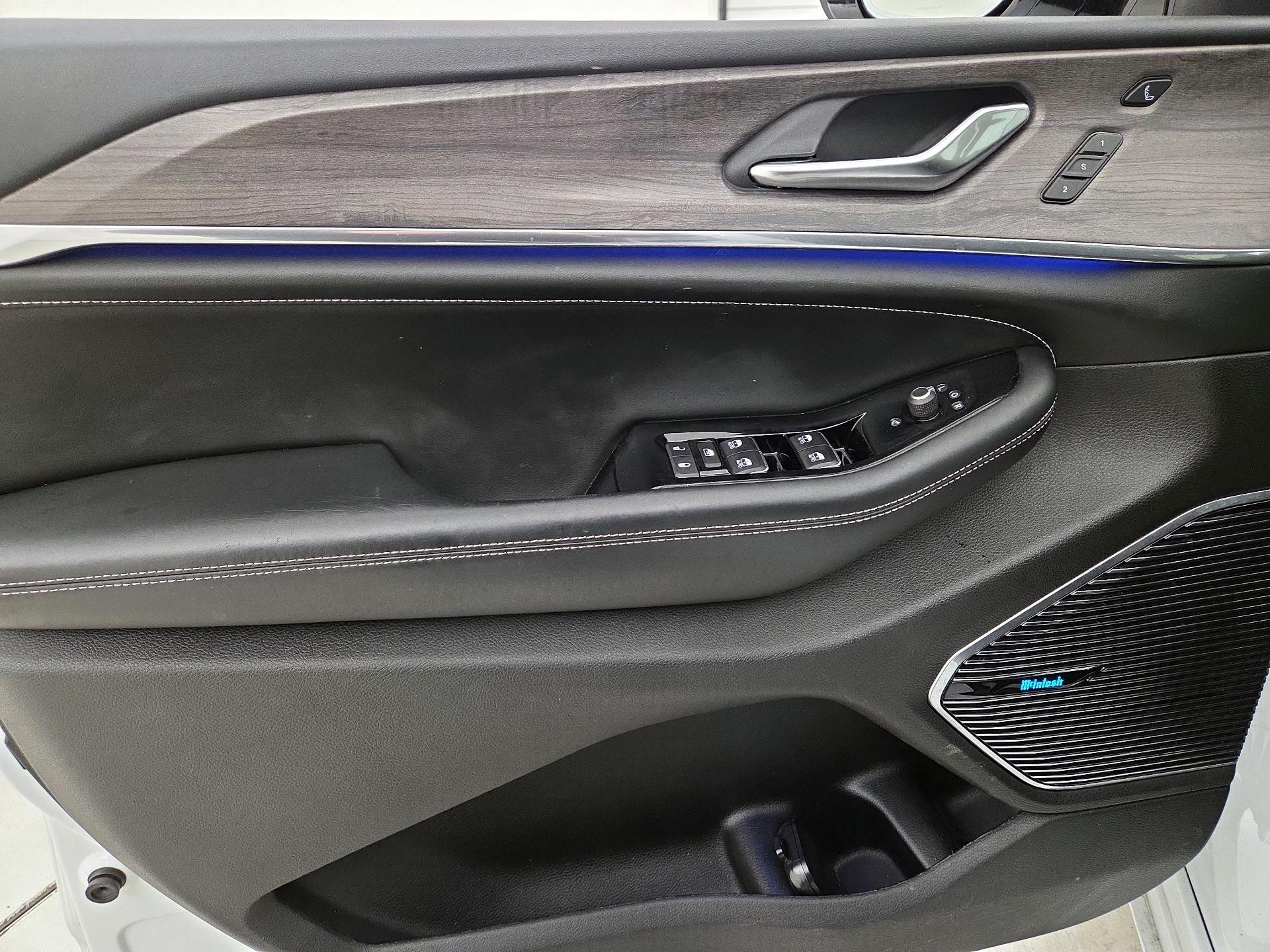 Thumbnail: 2022 Jeep Grand Cherokee - 12