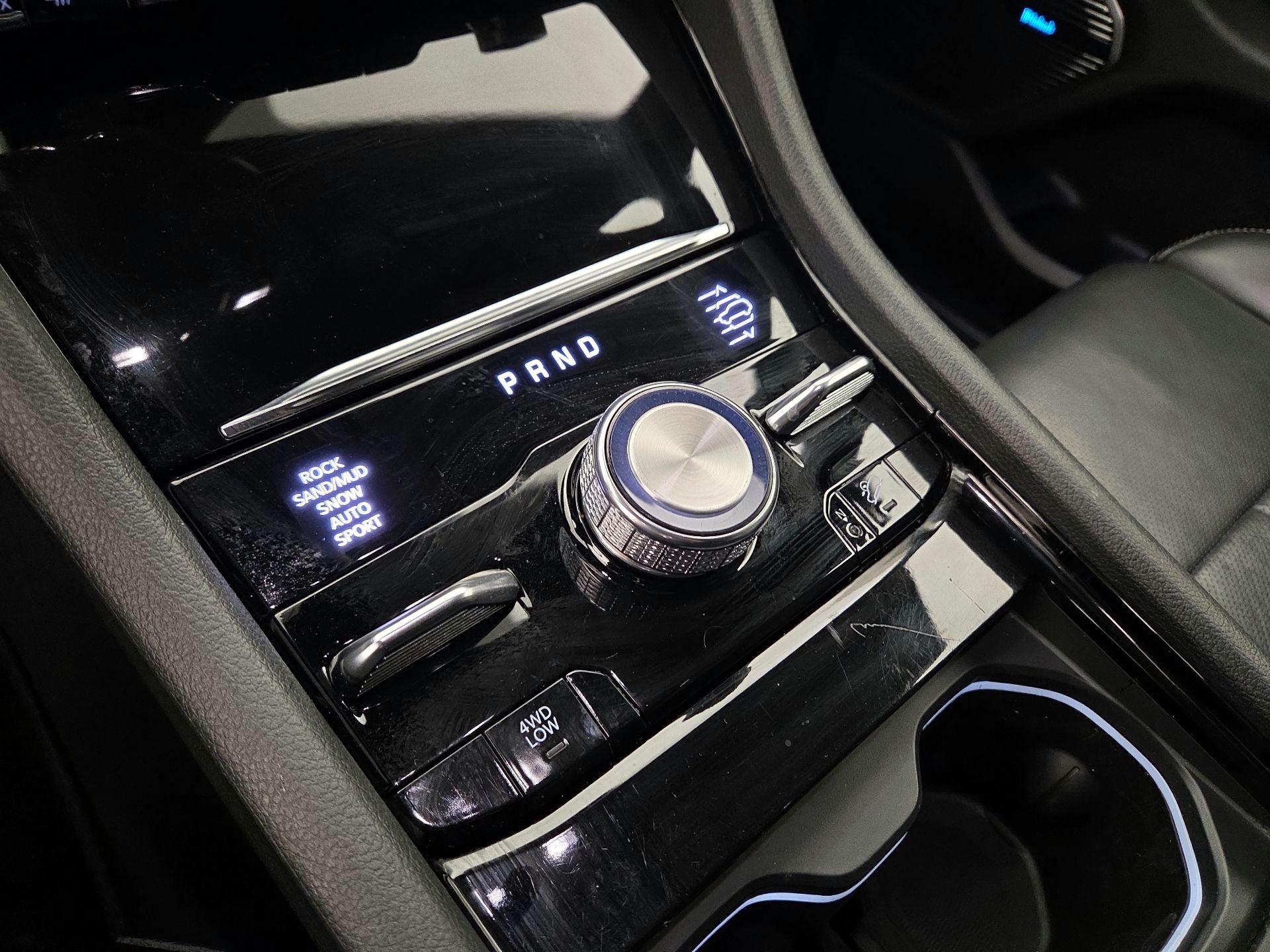 Thumbnail: 2022 Jeep Grand Cherokee - 17