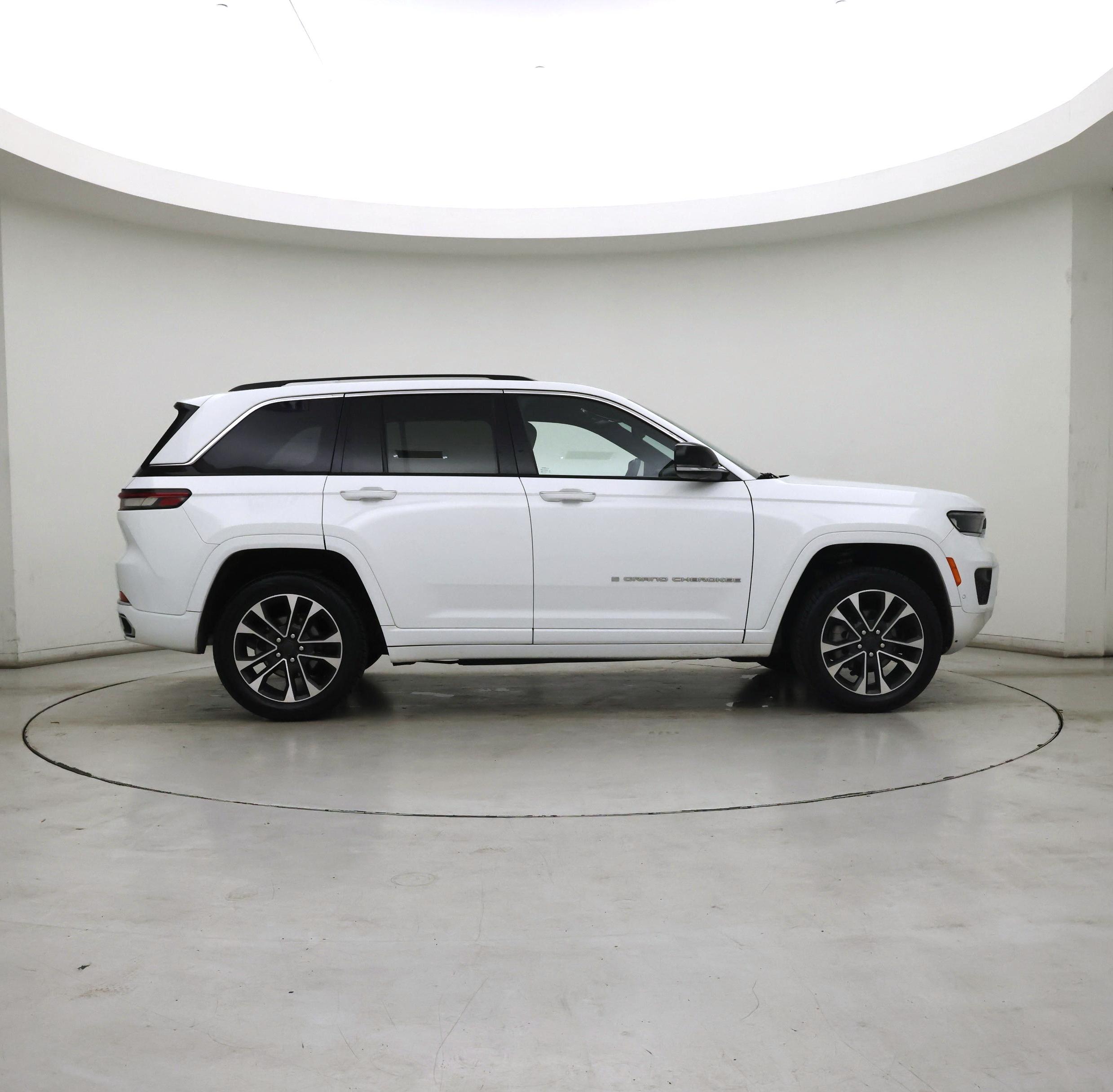 Thumbnail: 2022 Jeep Grand Cherokee - 7