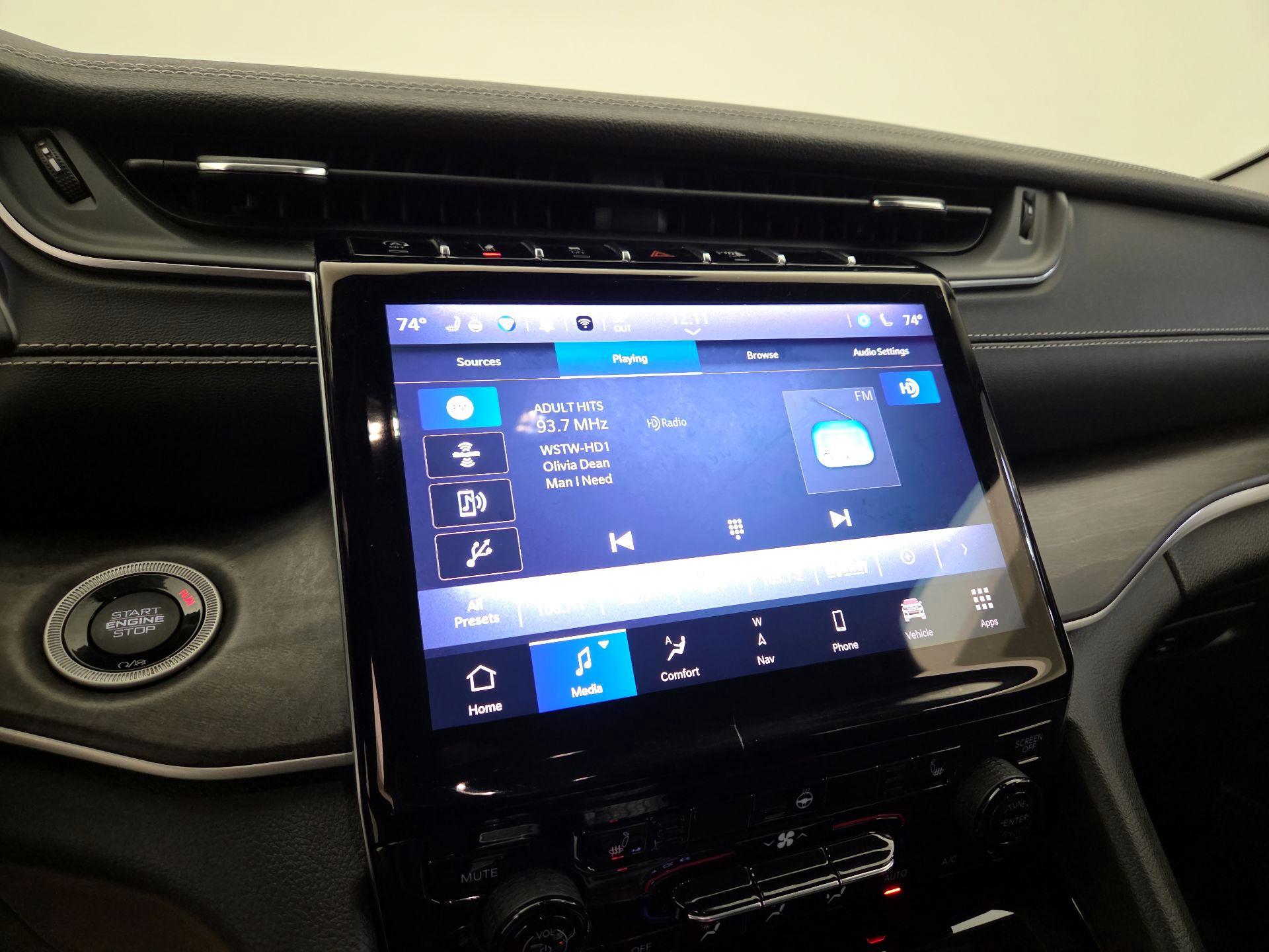 Thumbnail: 2023 Jeep Grand Cherokee - 16