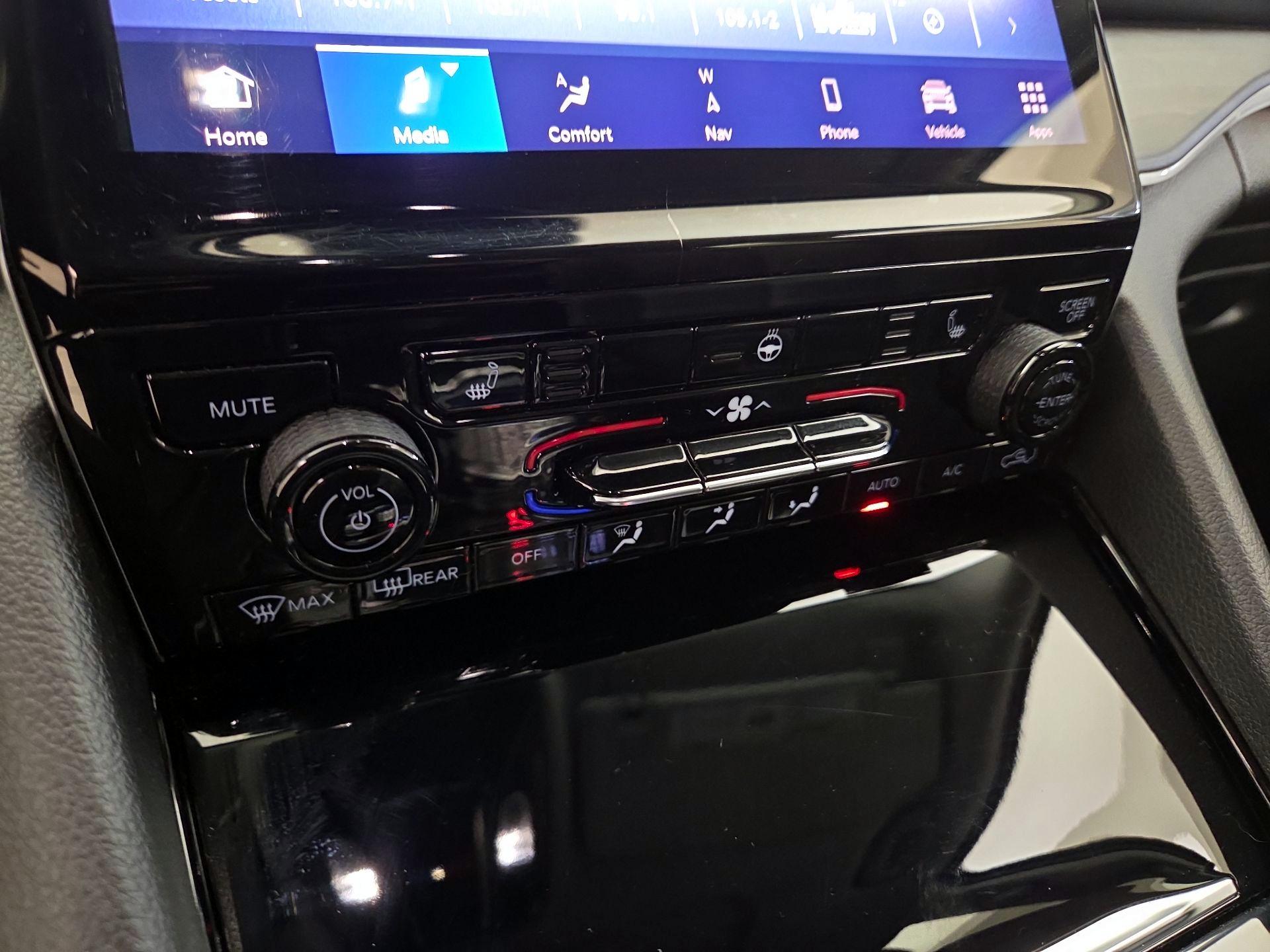 Thumbnail: 2023 Jeep Grand Cherokee - 17