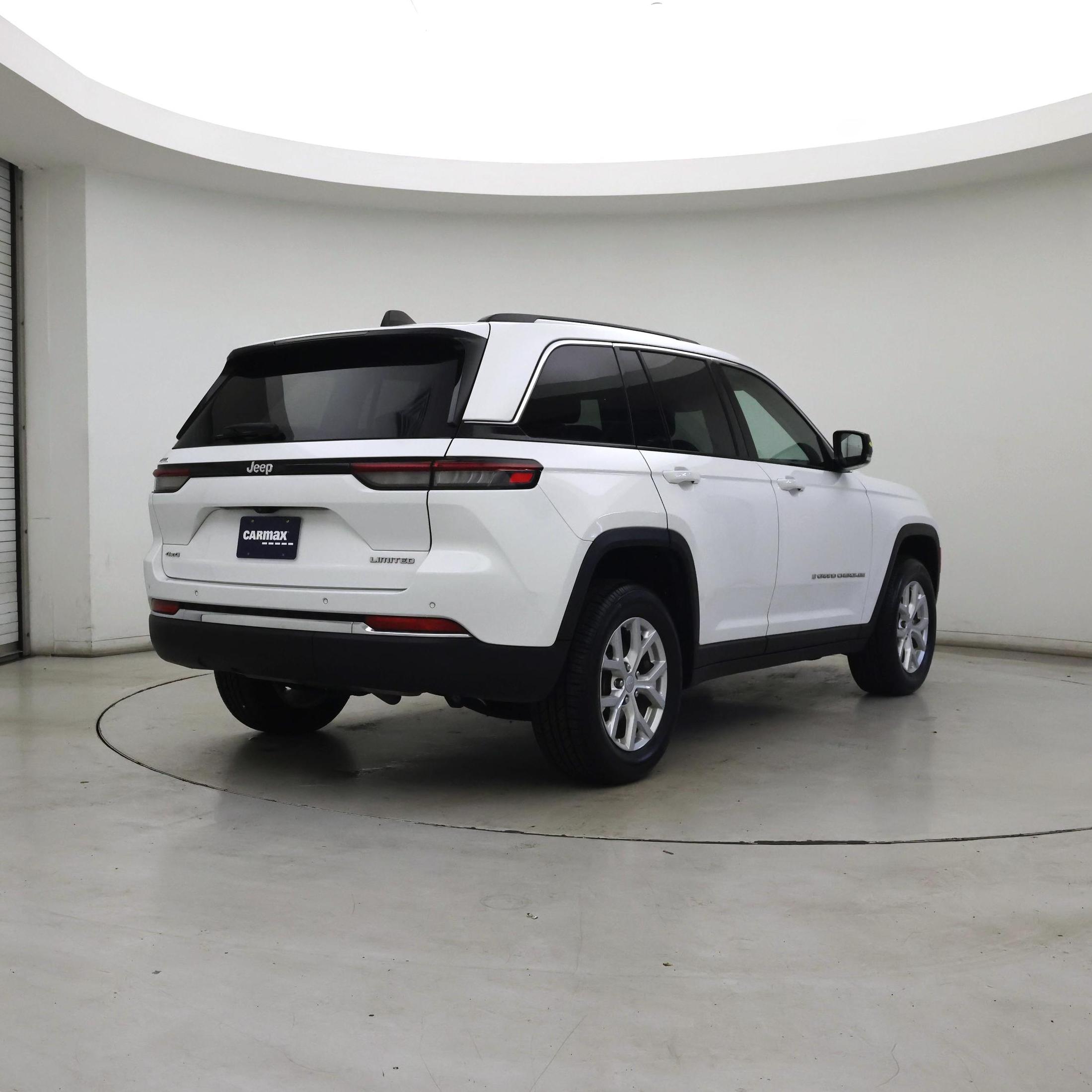 Thumbnail: 2023 Jeep Grand Cherokee - 8