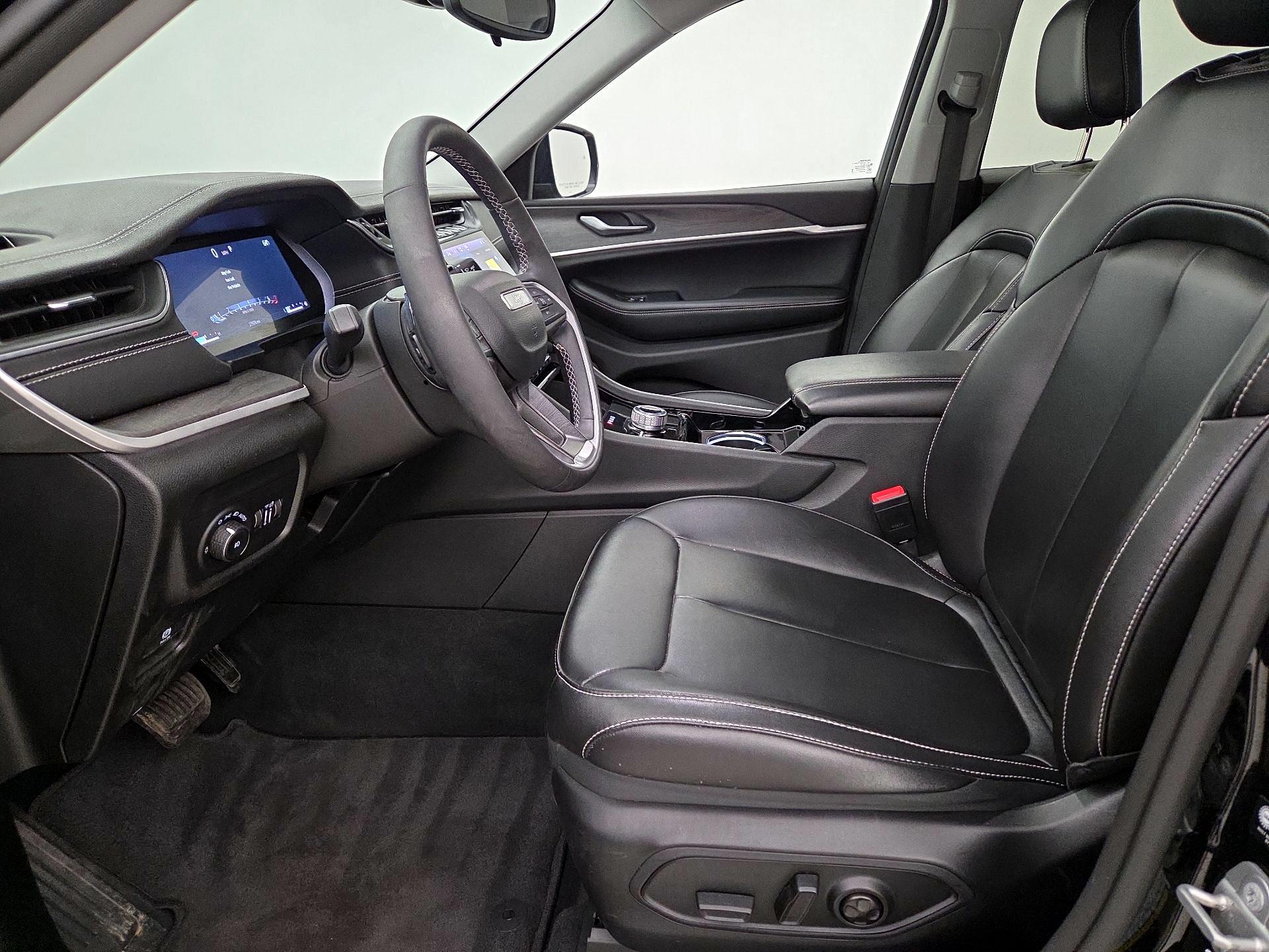 Thumbnail: 2023 Jeep Grand Cherokee - 11