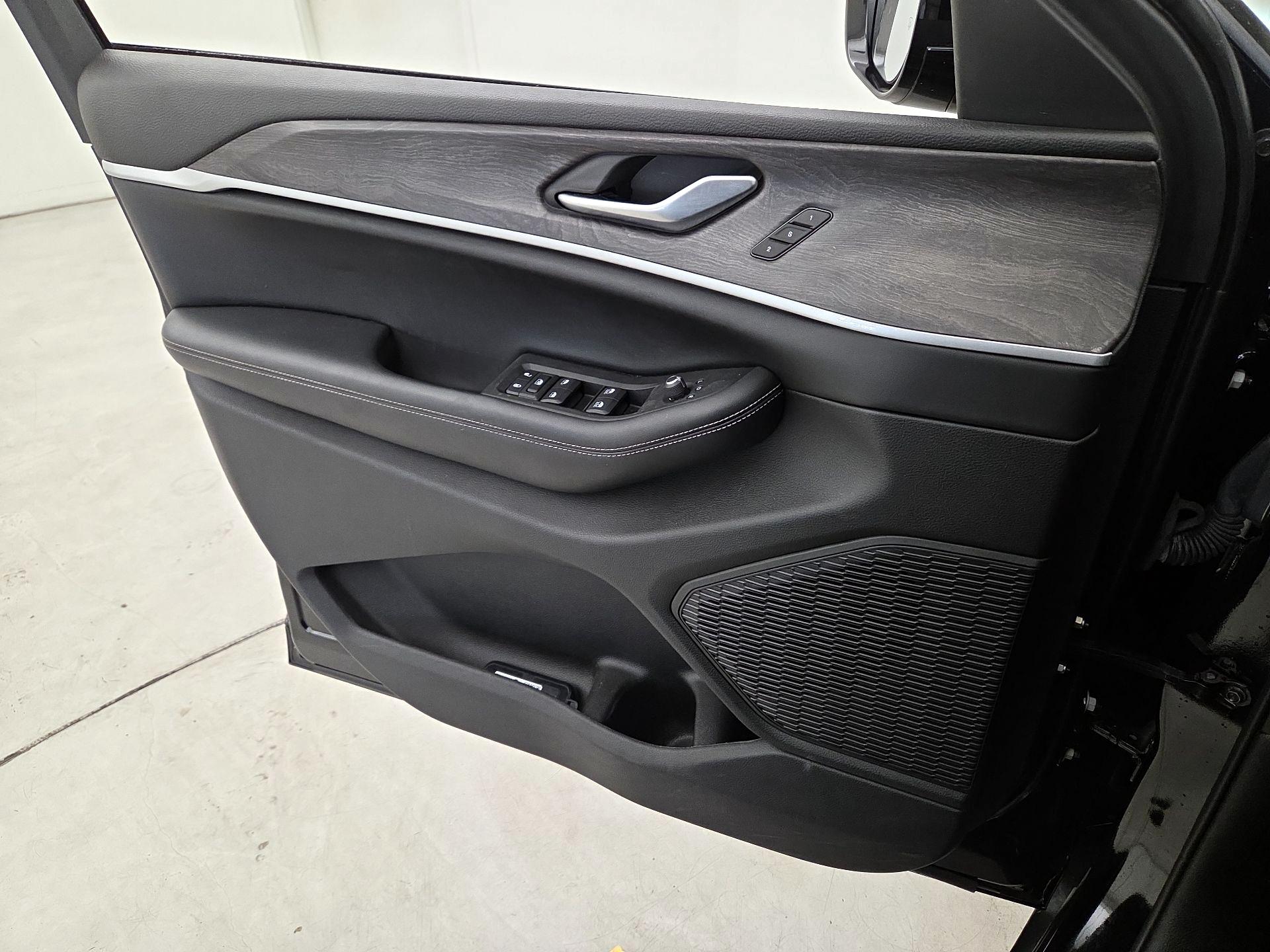 Thumbnail: 2023 Jeep Grand Cherokee - 12