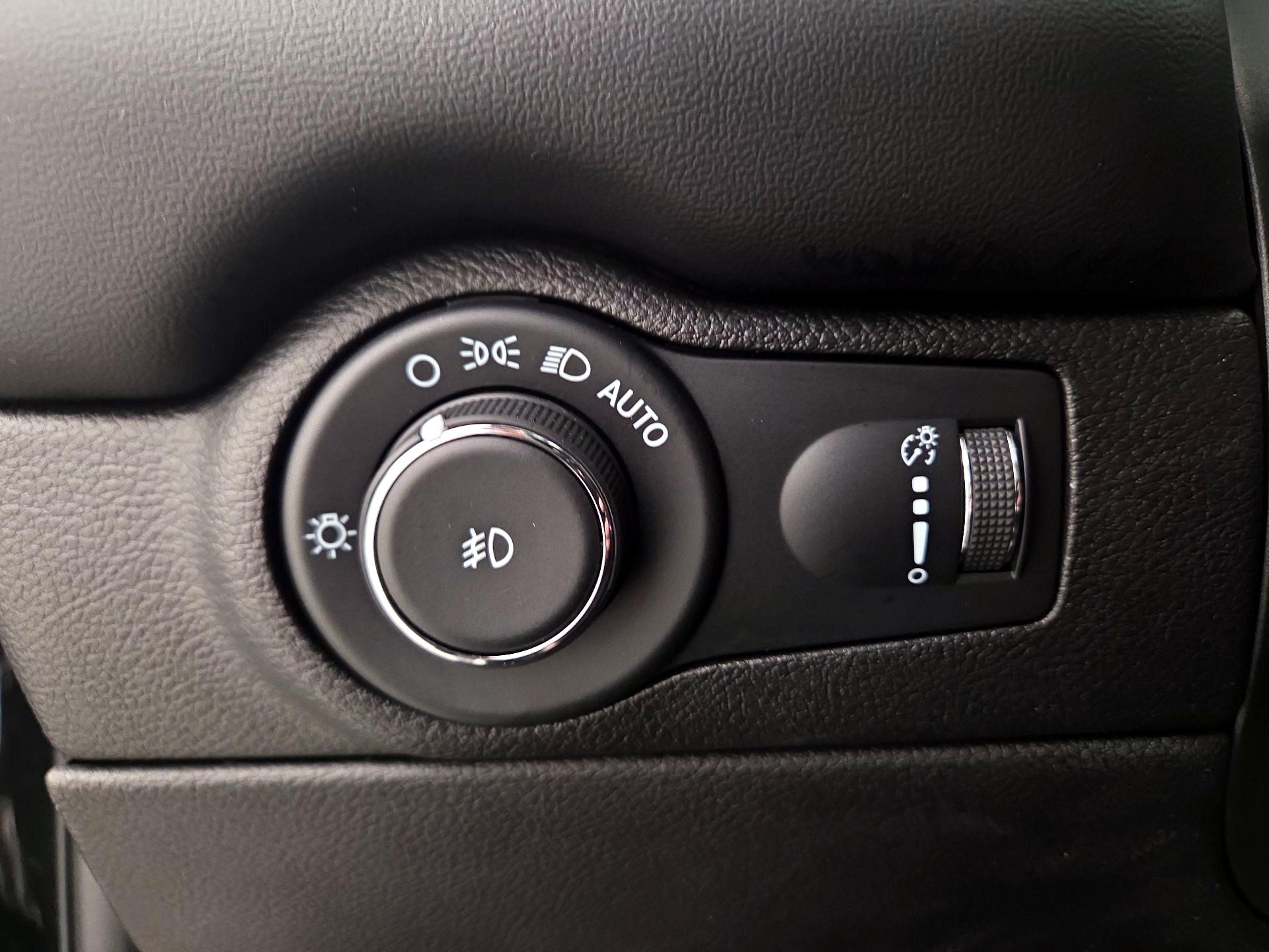 Thumbnail: 2022 Dodge Durango - 13