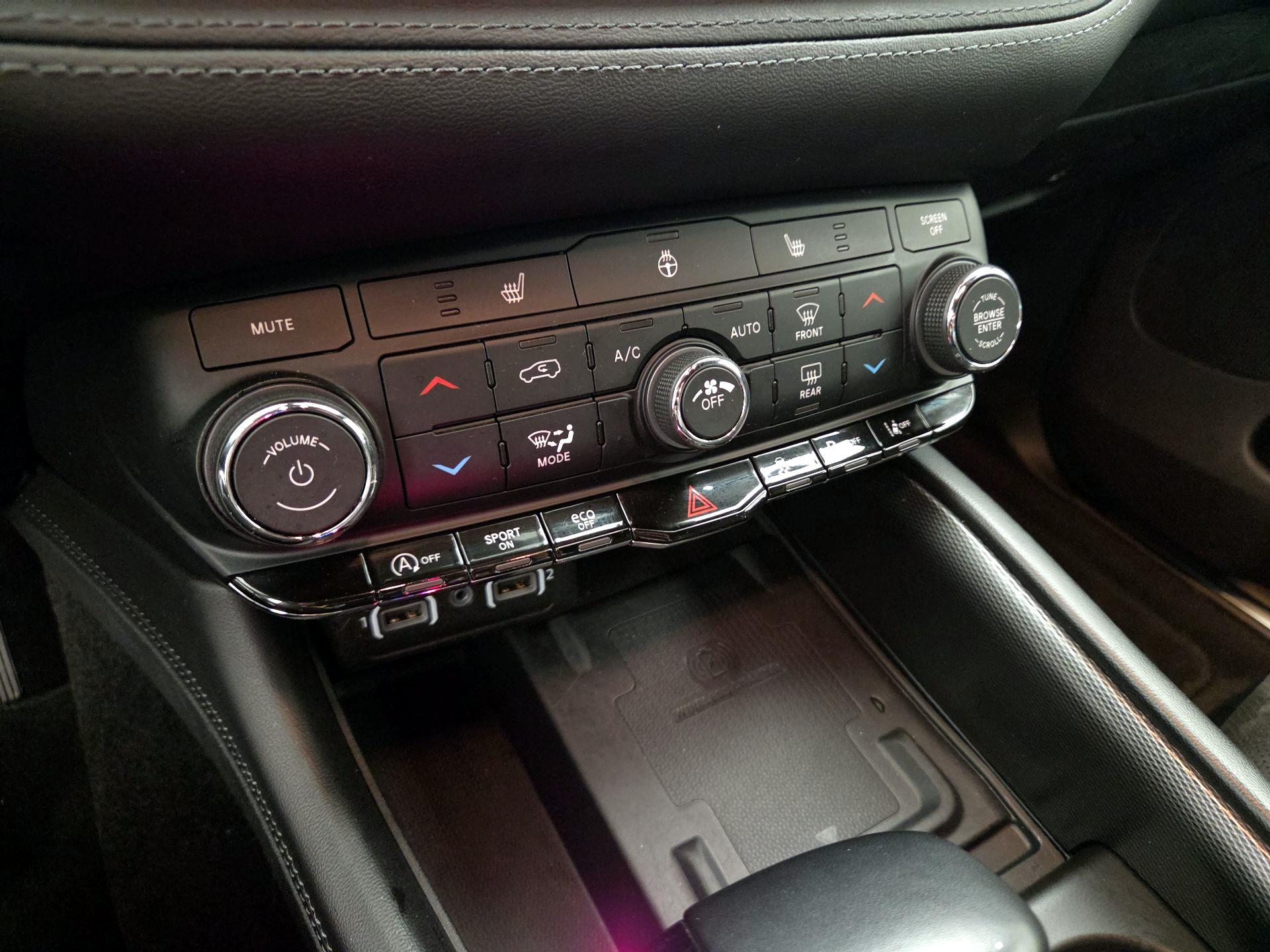 Thumbnail: 2022 Dodge Durango - 16